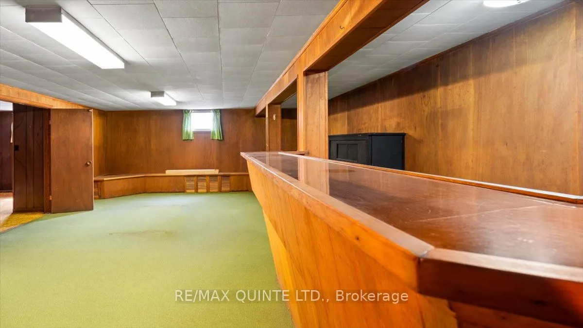 507 Dundas Street W