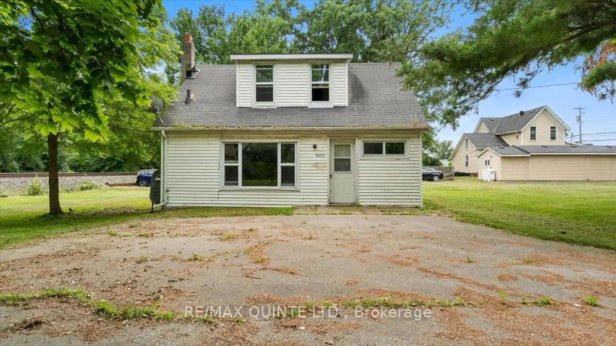 507 Dundas Street W