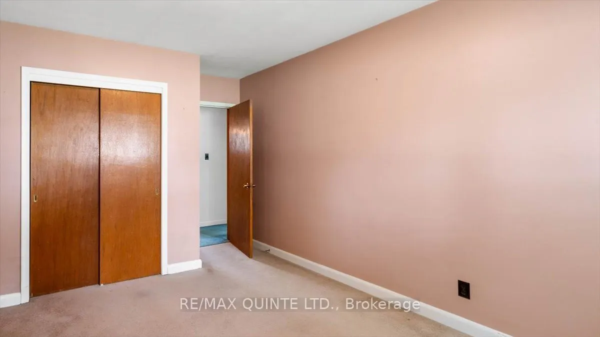 507 Dundas Street W
