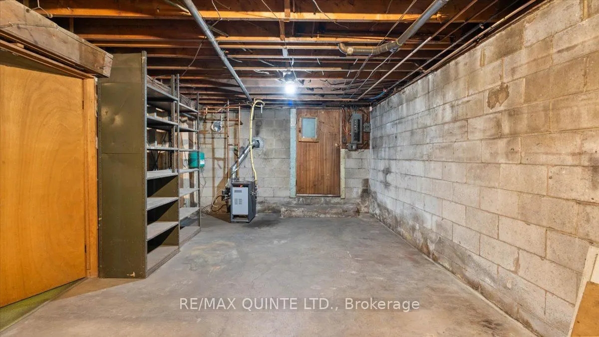 507 Dundas Street W