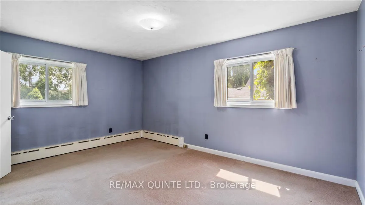 507 Dundas Street W