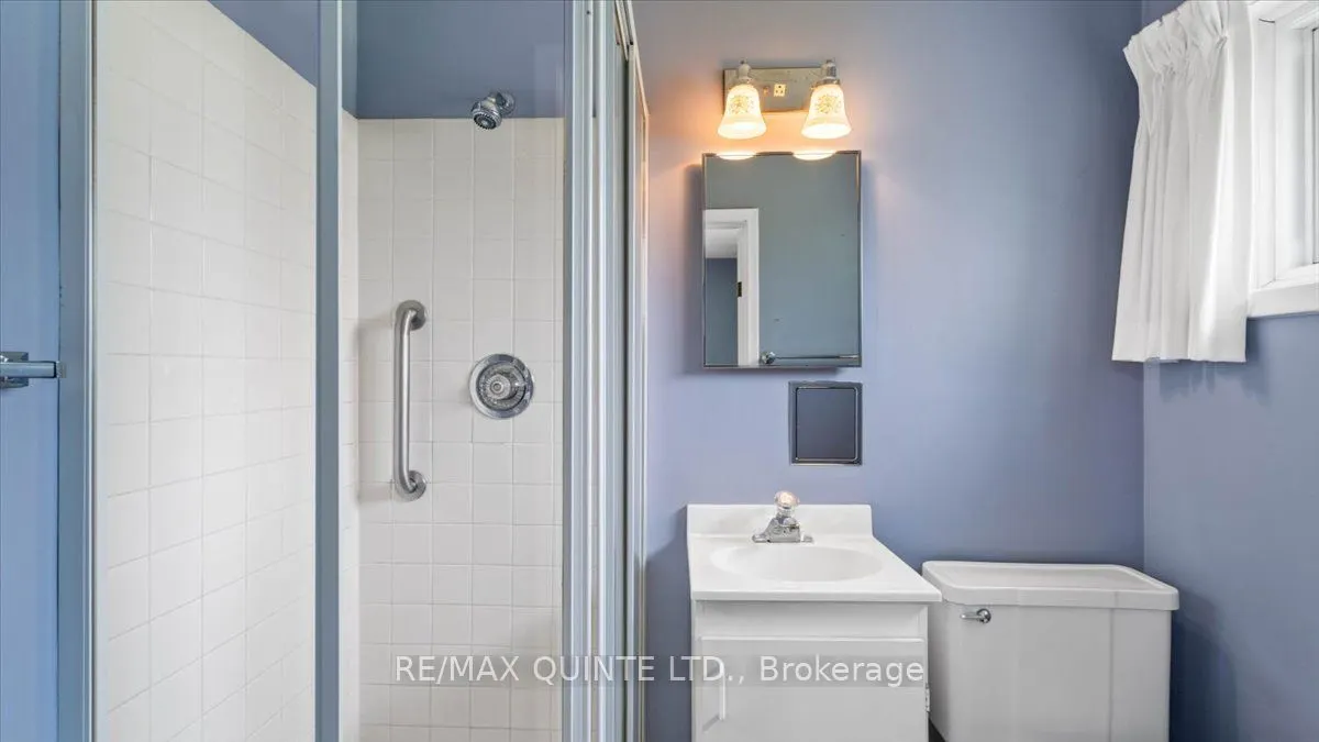 507 Dundas Street W