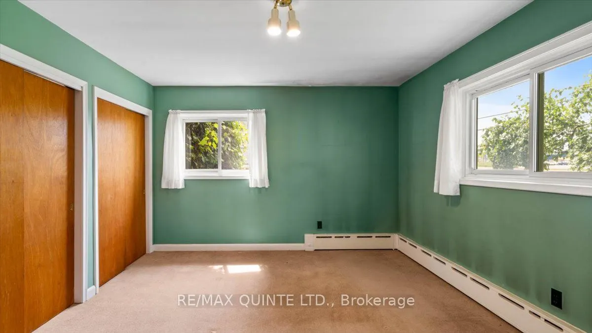 507 Dundas Street W