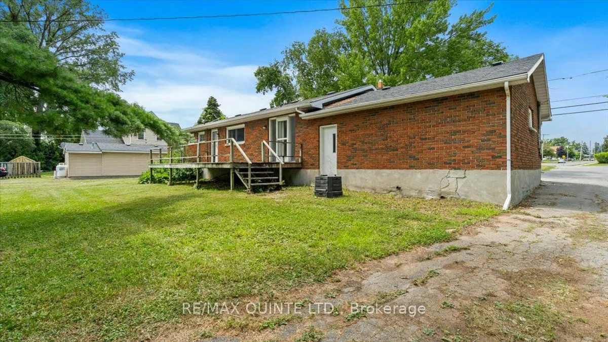 507 Dundas Street W