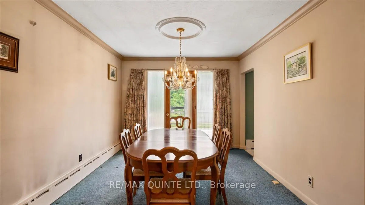 507 Dundas Street W