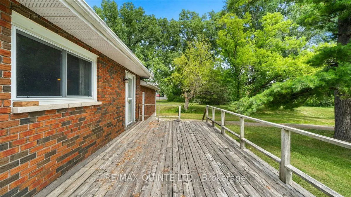 507 Dundas Street W