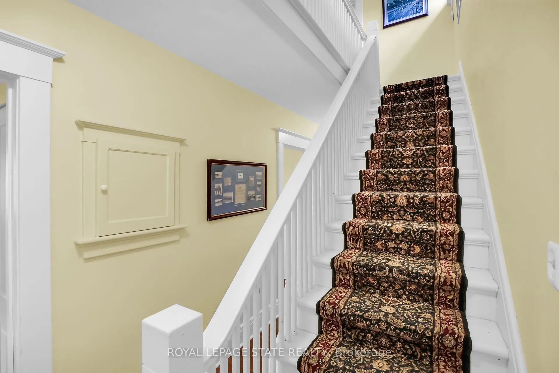 102 Main Street E