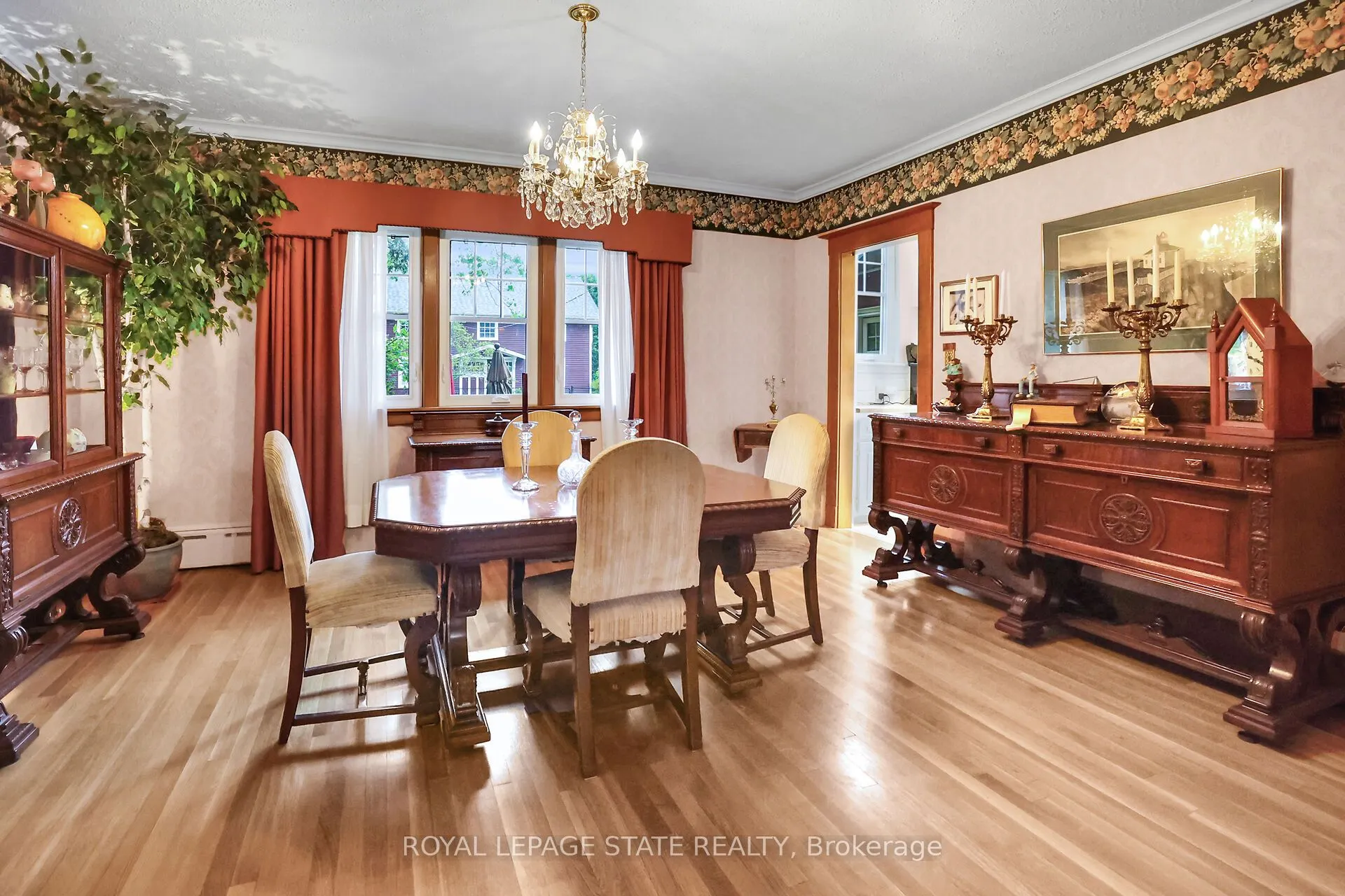 102 Main Street E