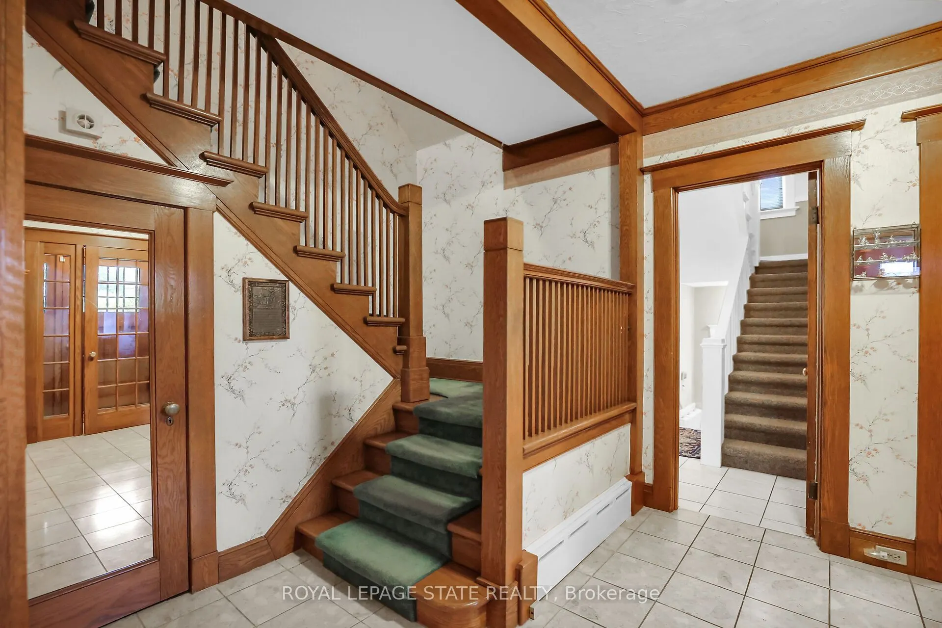 102 Main Street E
