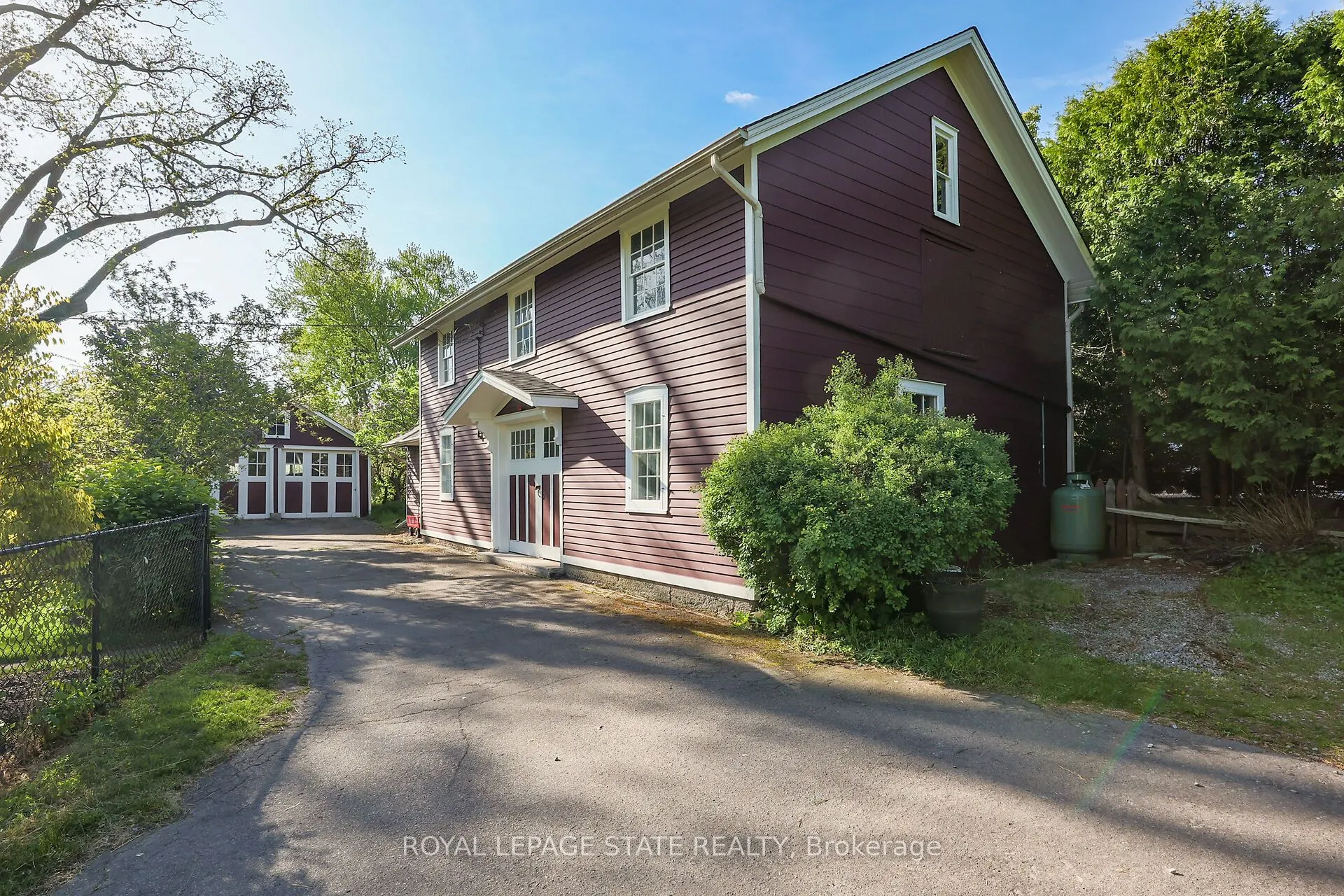 102 Main Street E