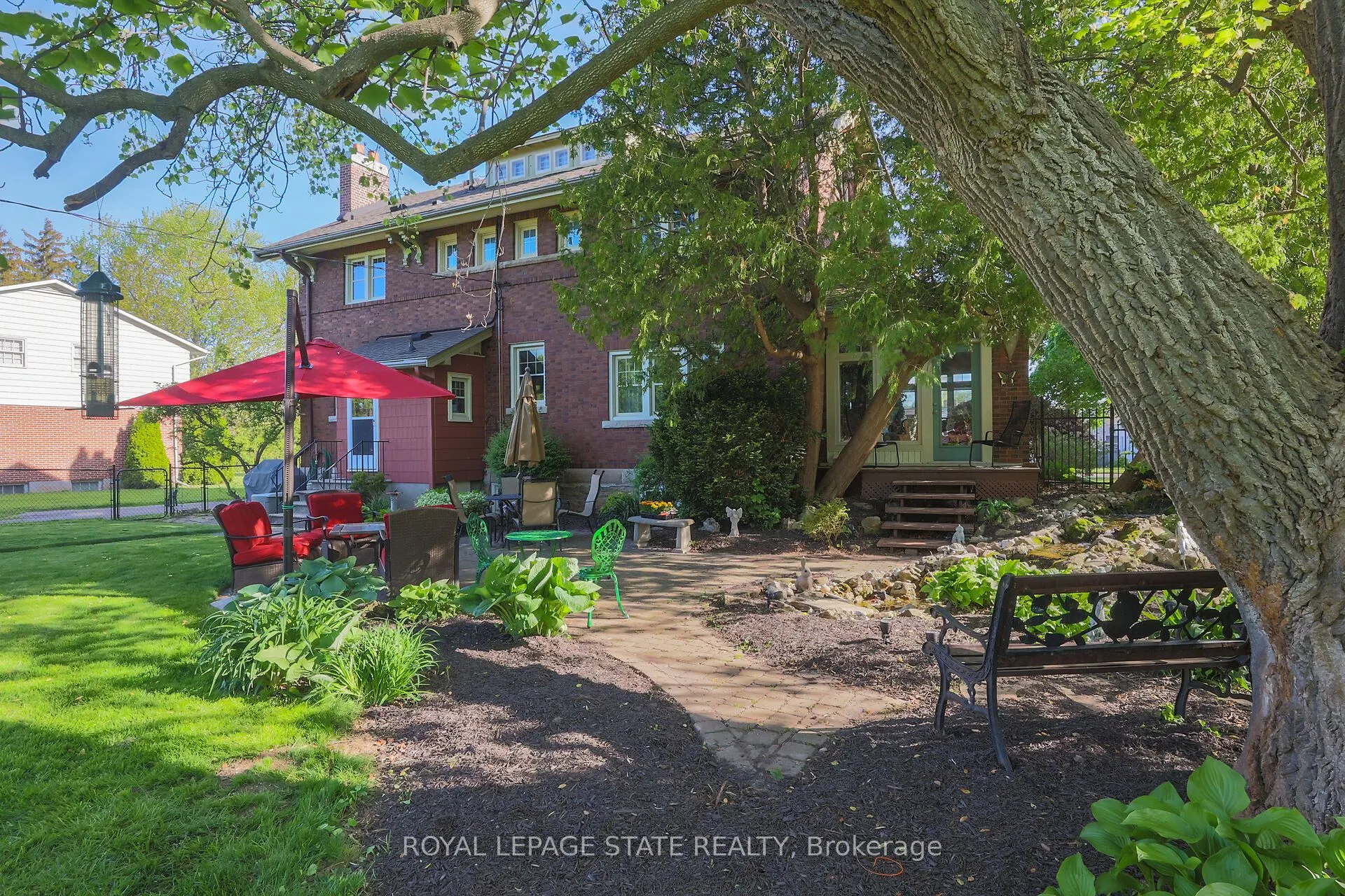 102 Main Street E