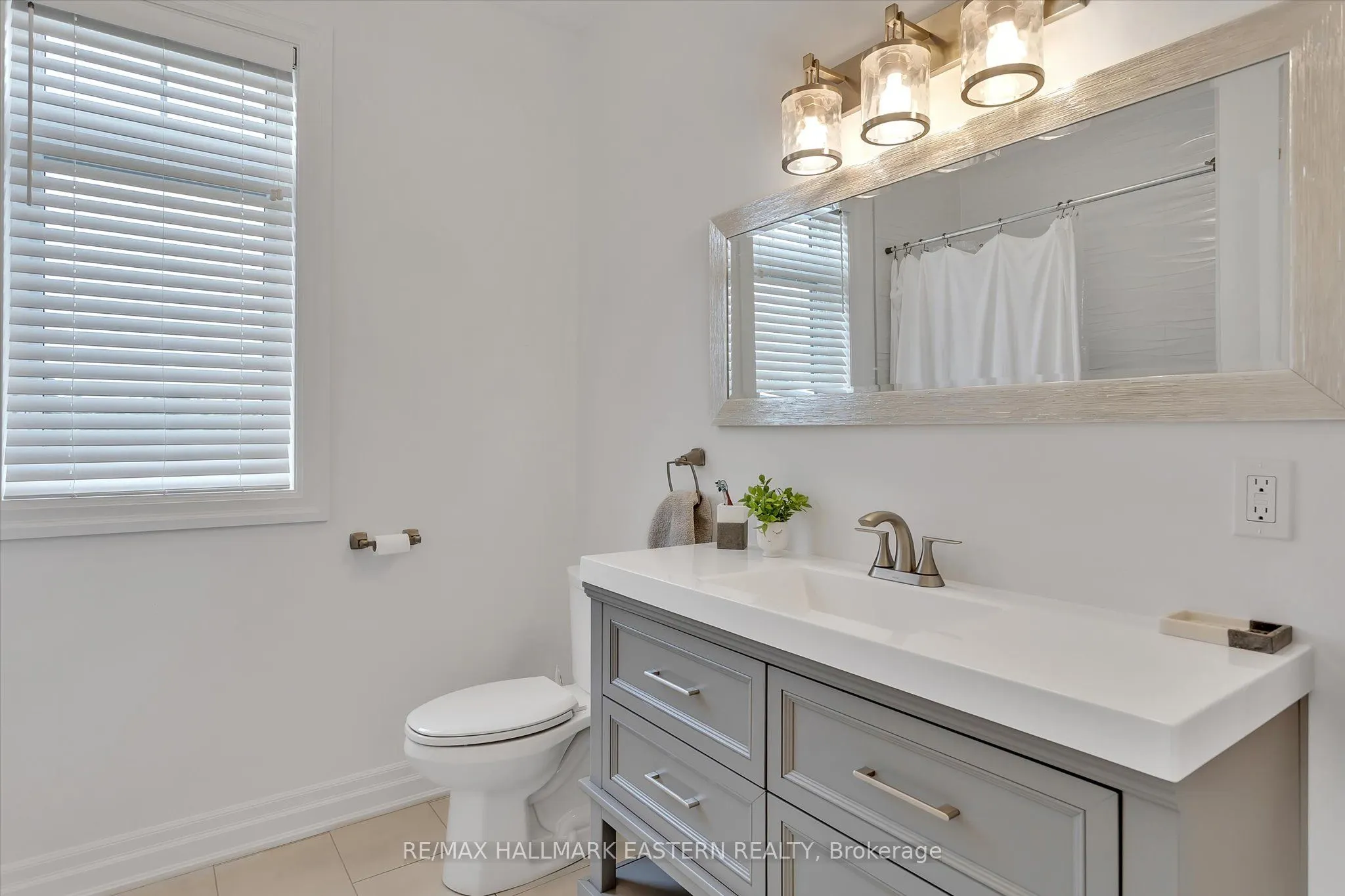 35 Lakeview Crescent