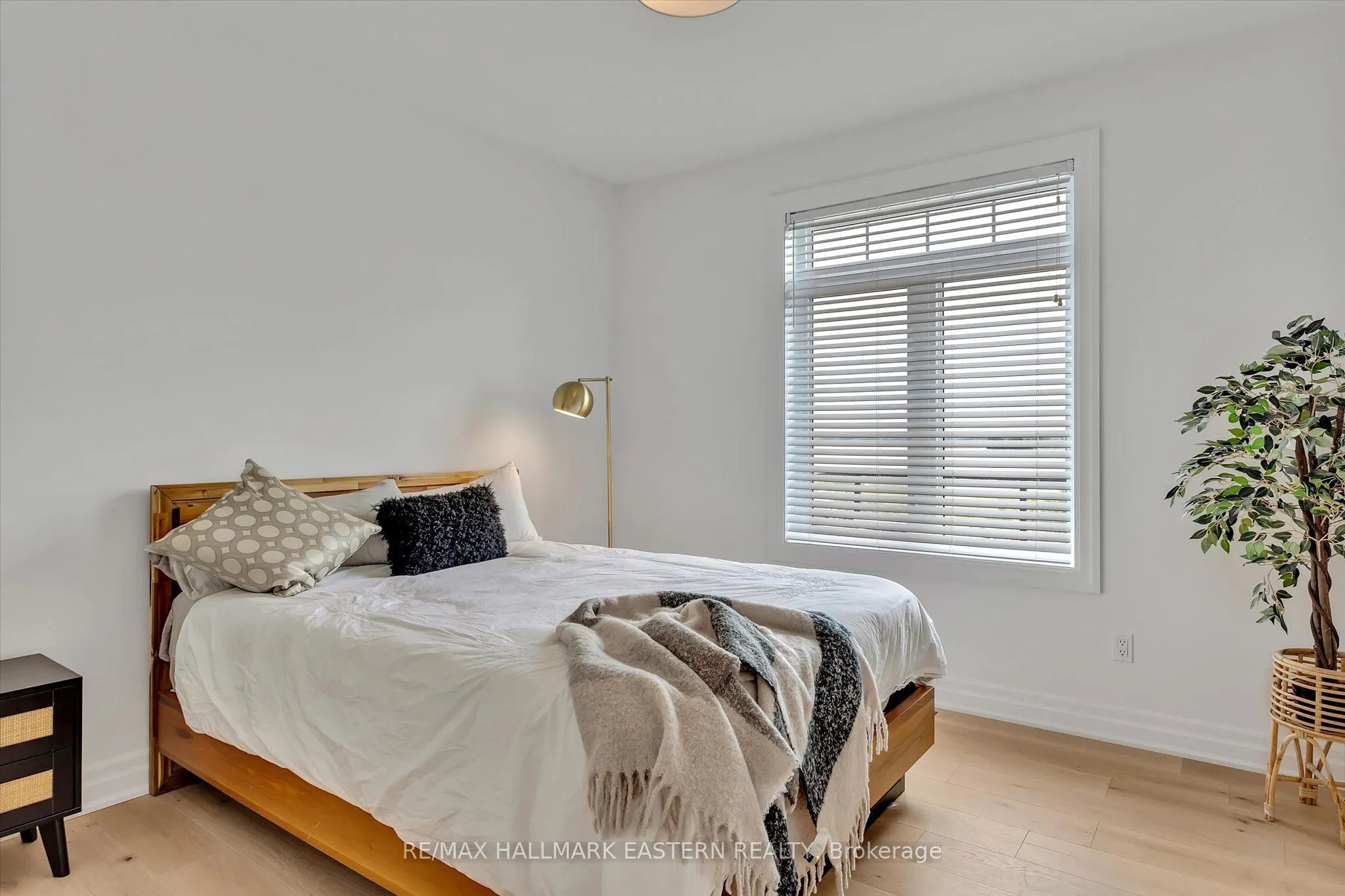 35 Lakeview Crescent