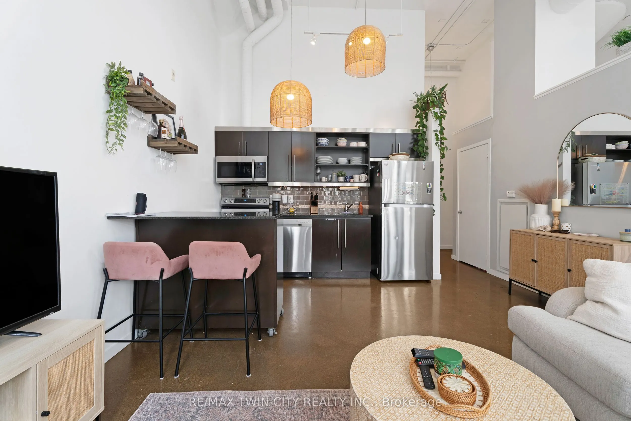 410 King Street W, #413