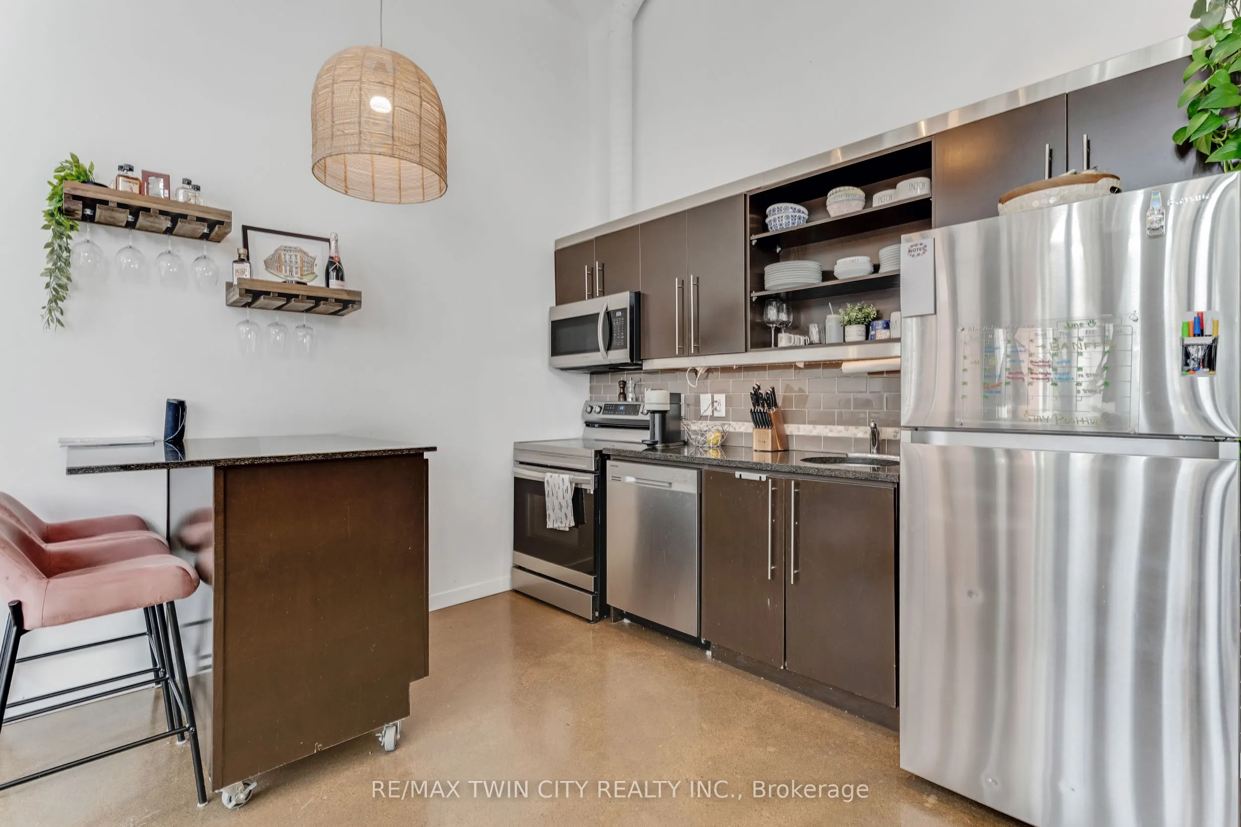 410 King Street W, #413