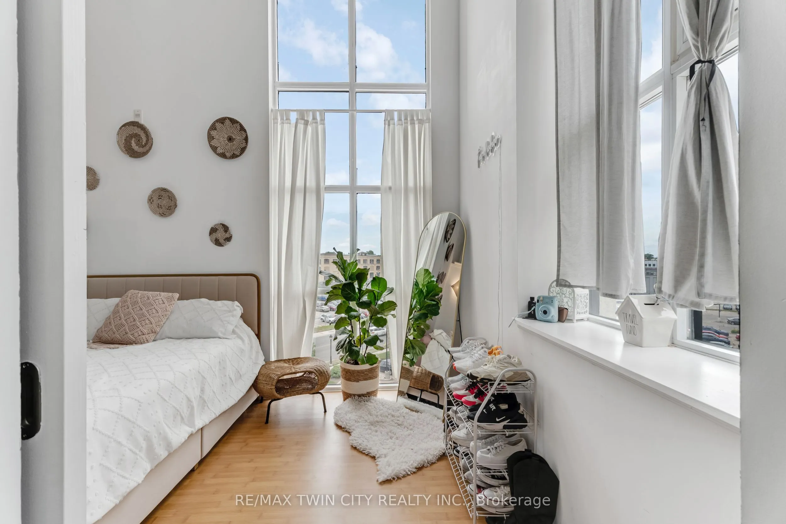 410 King Street W, #413