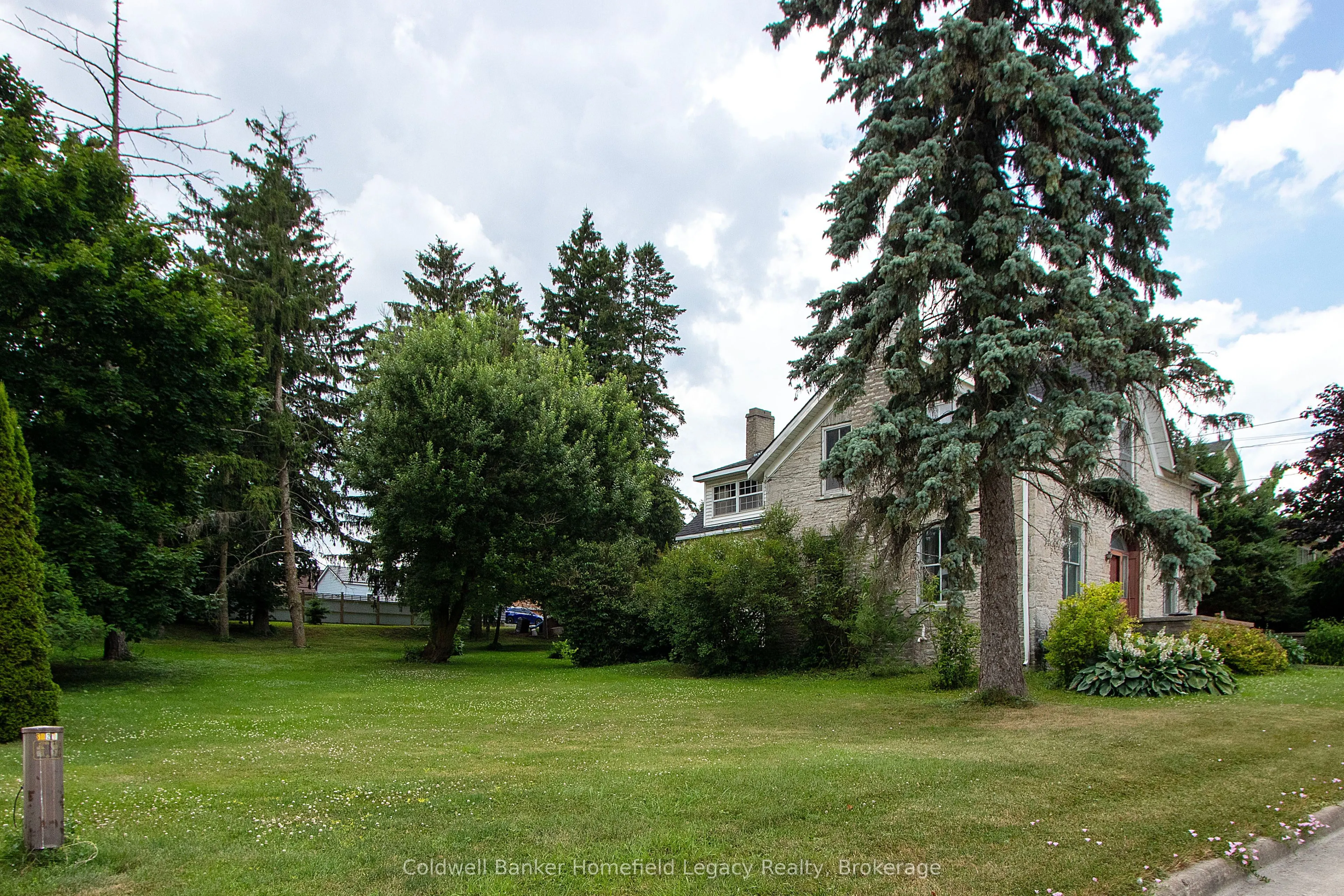 52 Ontario Street S