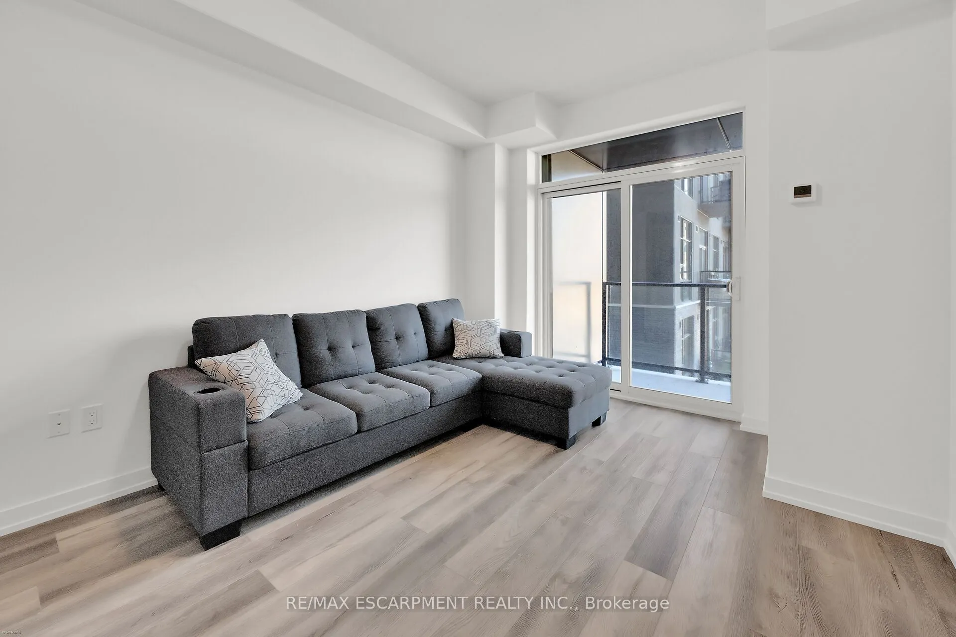 470 Dundas Street E, #416