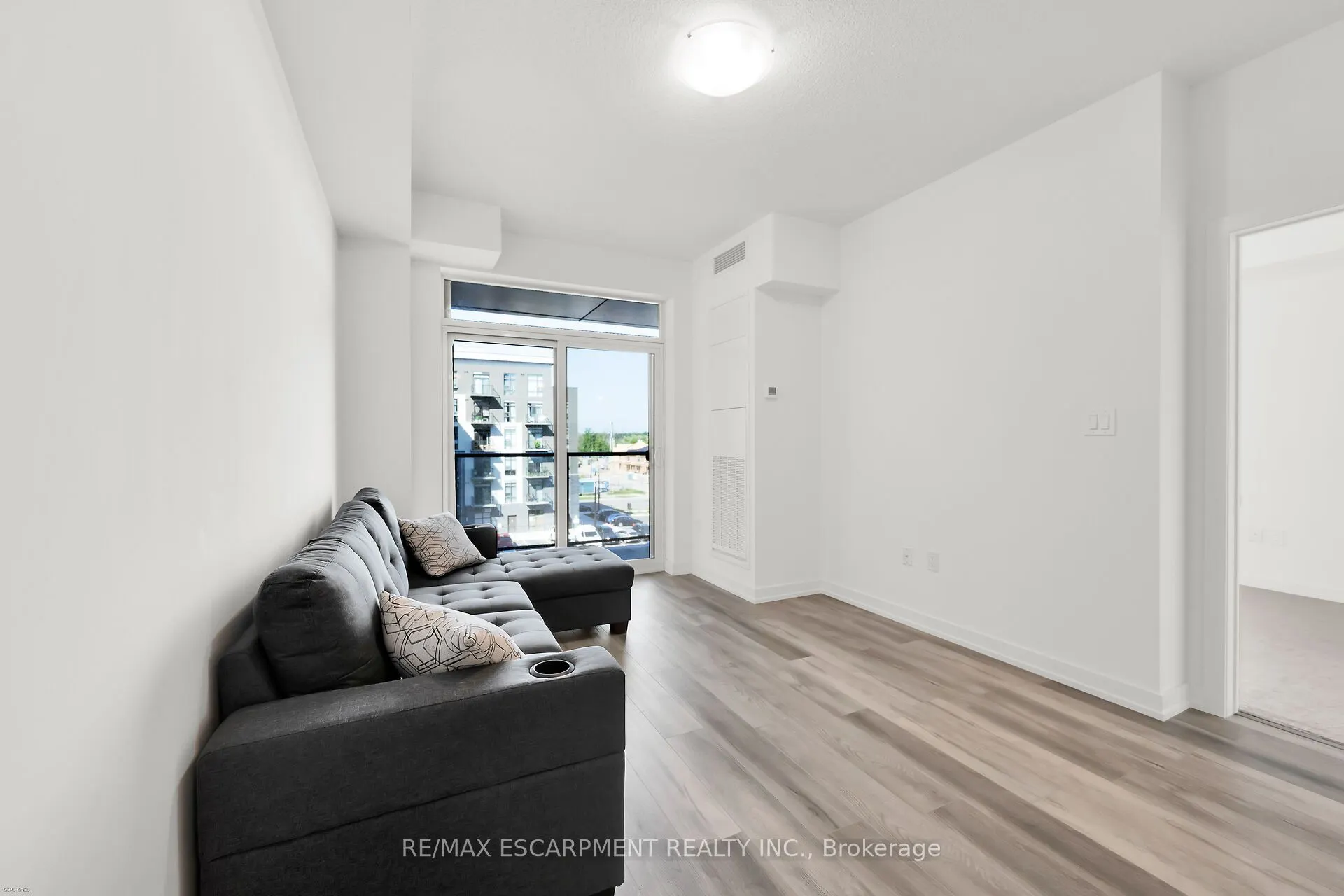 470 Dundas Street E, #416