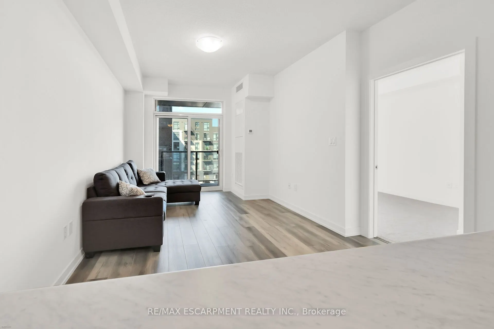 470 Dundas Street E, #416