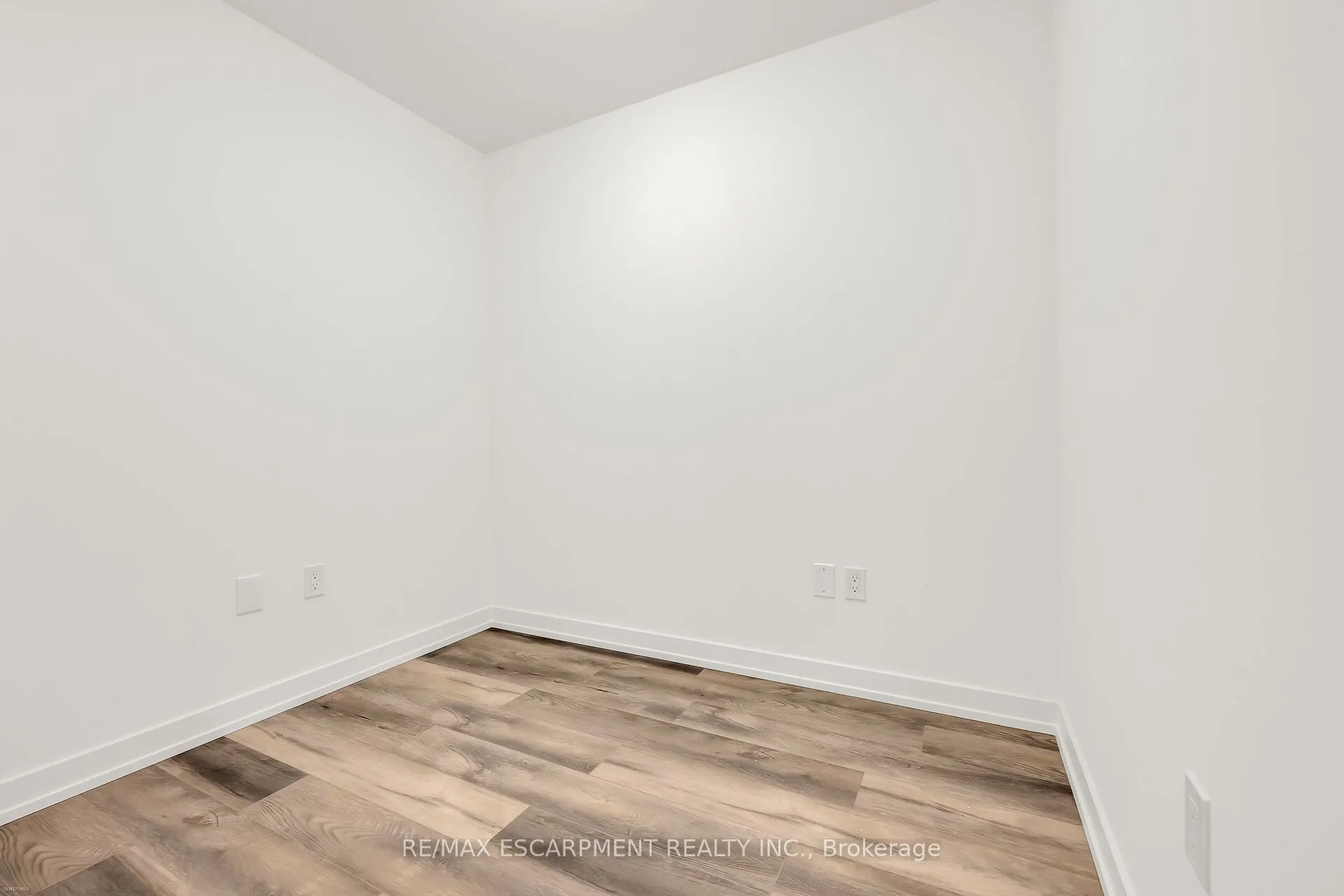 470 Dundas Street E, #416