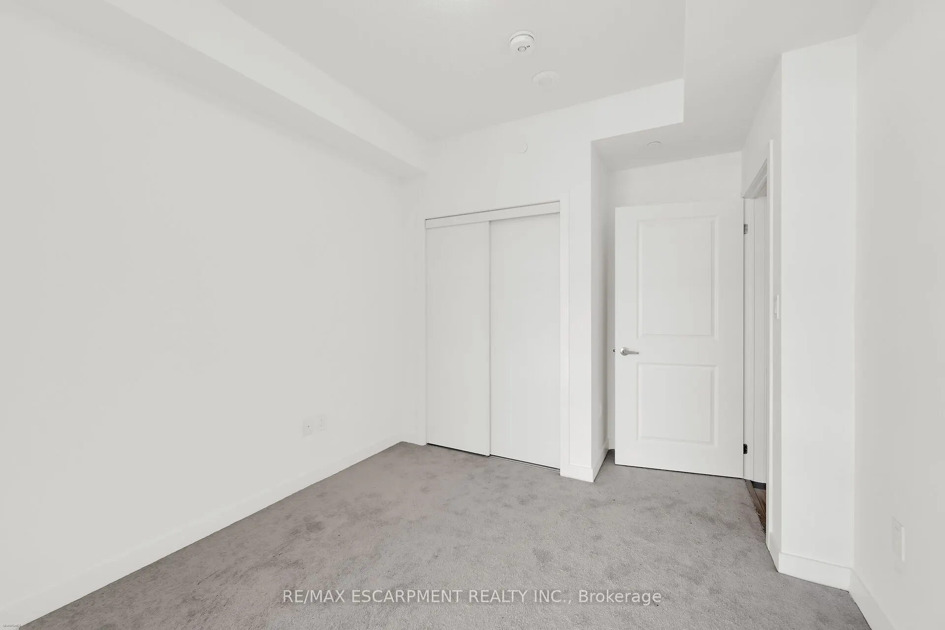 470 Dundas Street E, #416