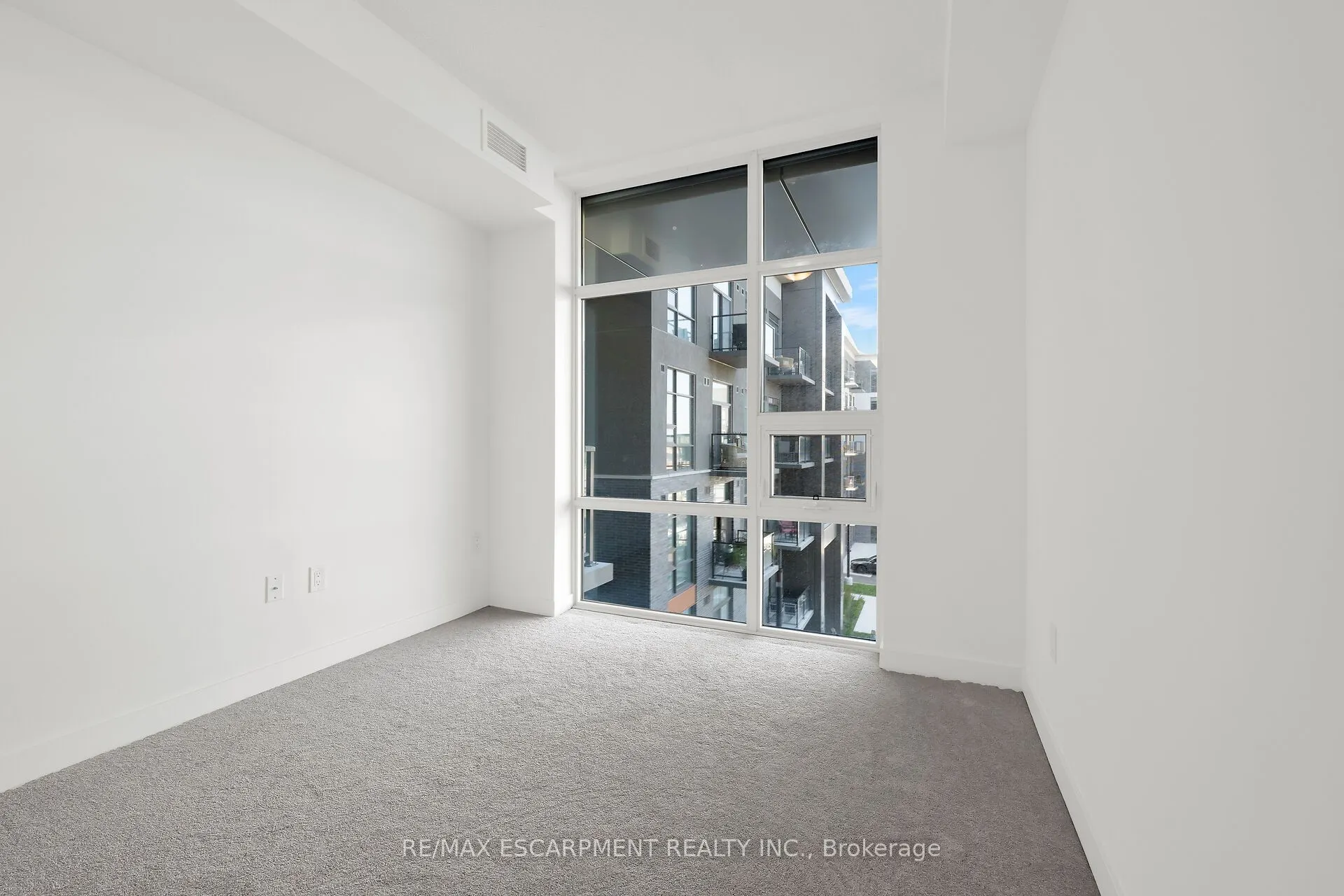 470 Dundas Street E, #416