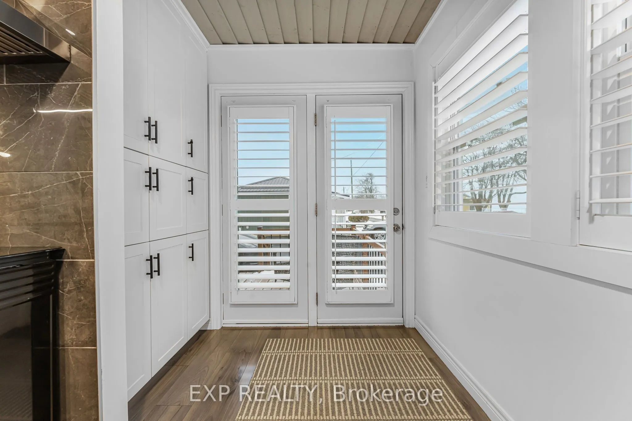 2011 Lakeshore Road