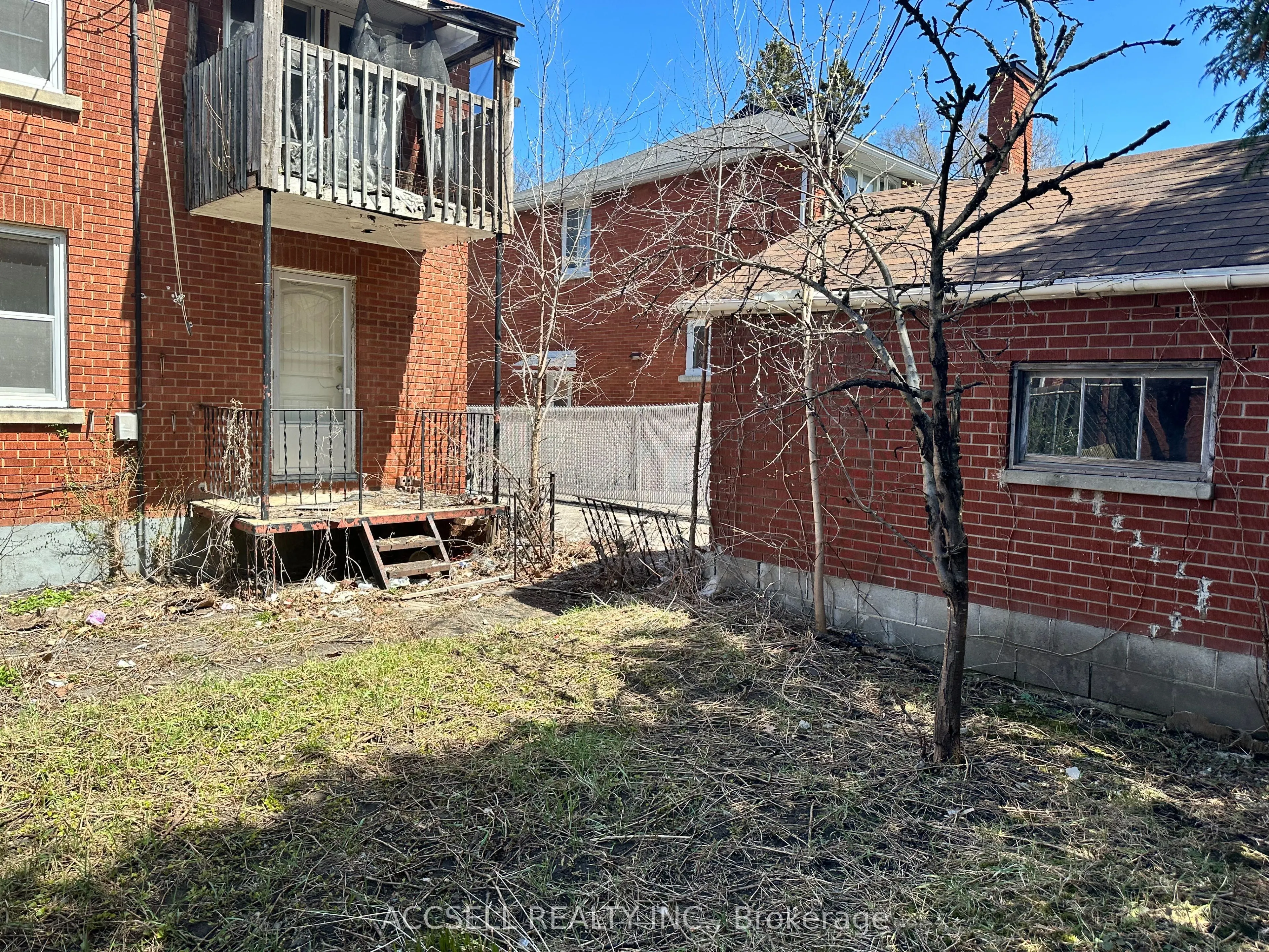 1122 Aldea Avenue