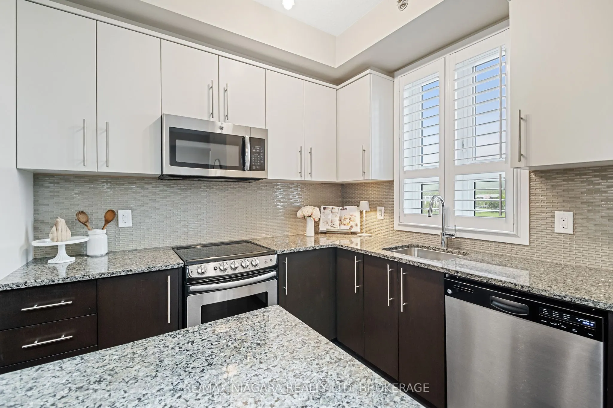 520 North Service Road #411