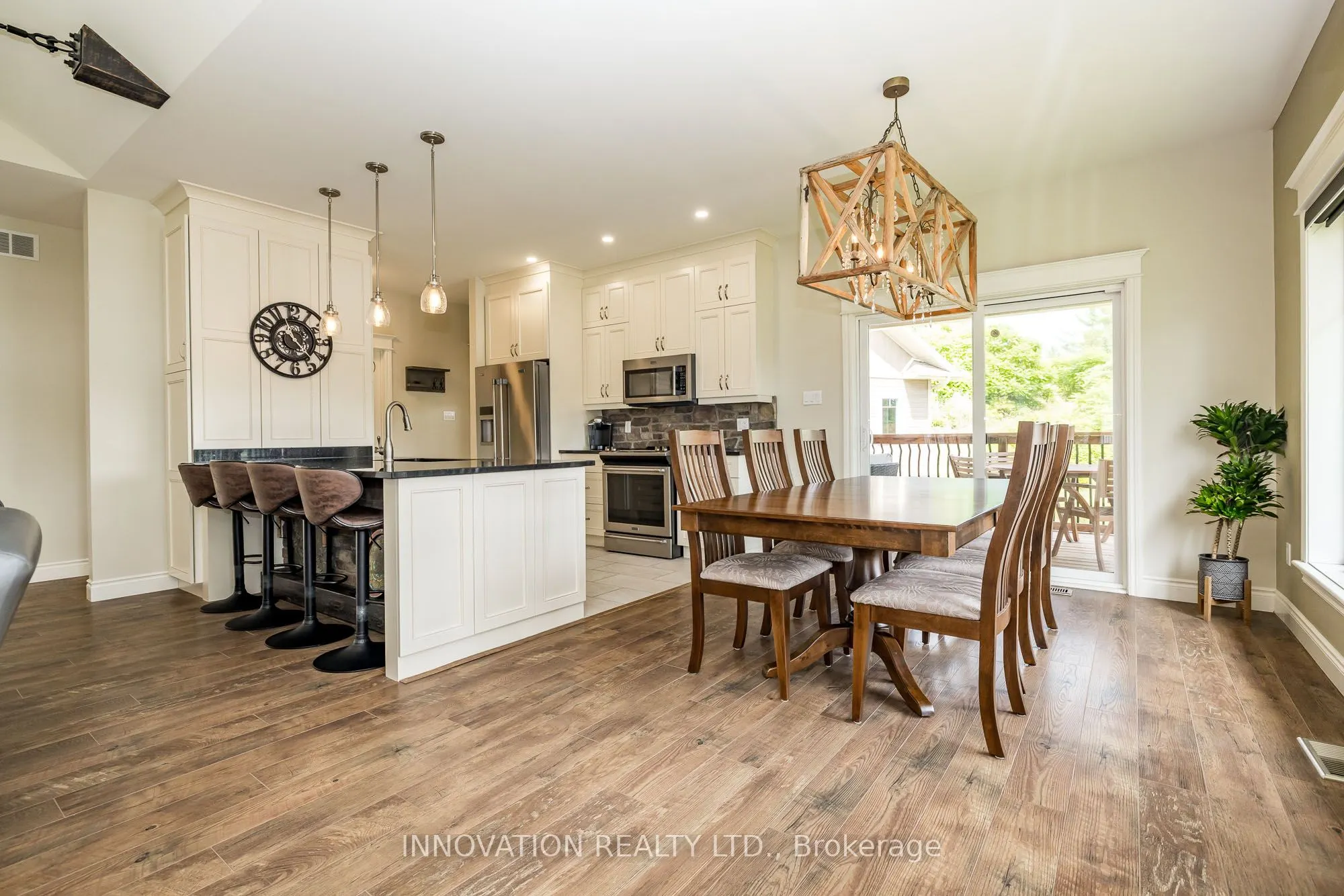 103 A Carriage Landing Drive