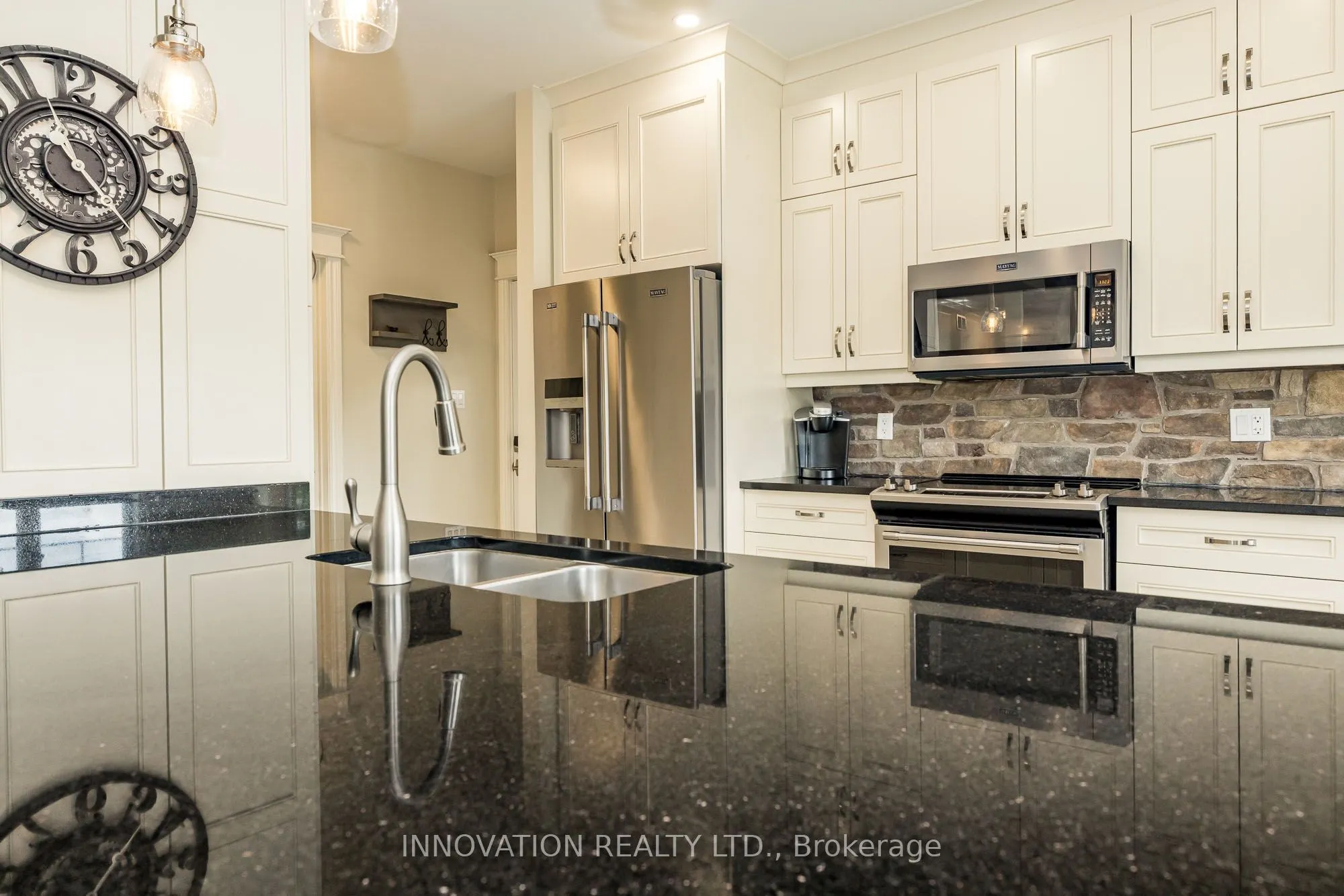 103 A Carriage Landing Drive