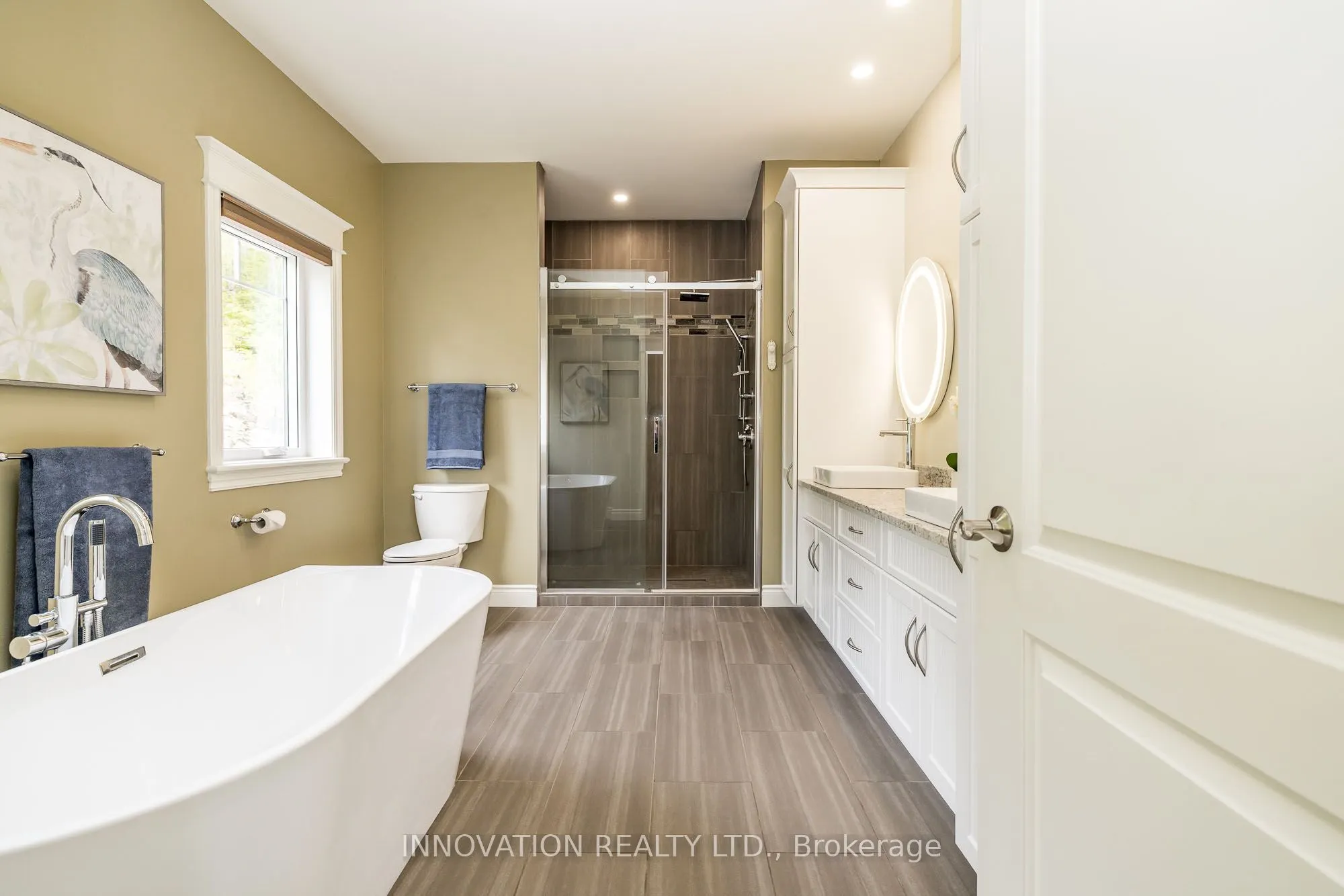 103 A Carriage Landing Drive
