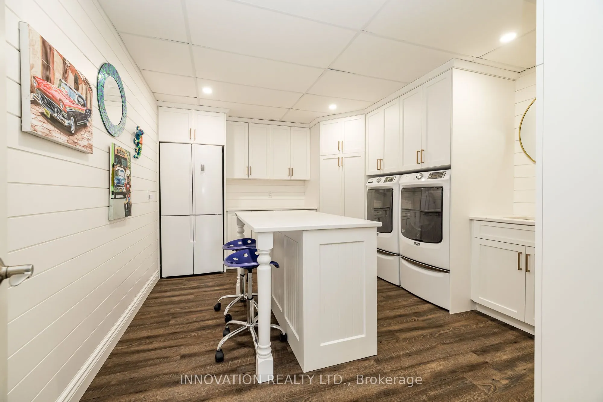 103 A Carriage Landing Drive