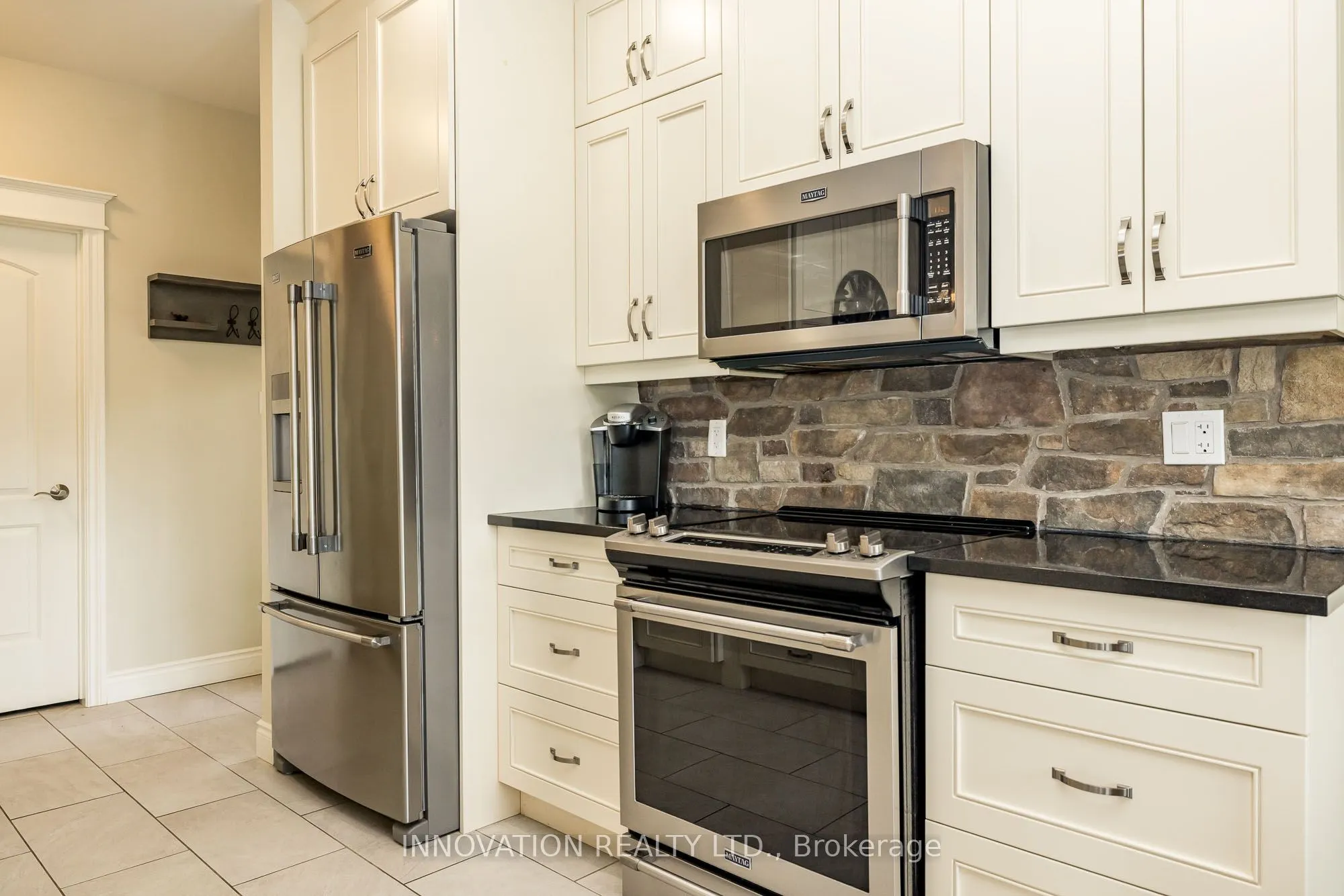 103 A Carriage Landing Drive