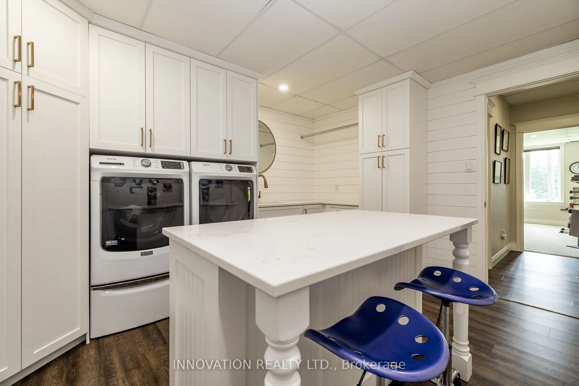 103 A Carriage Landing Drive