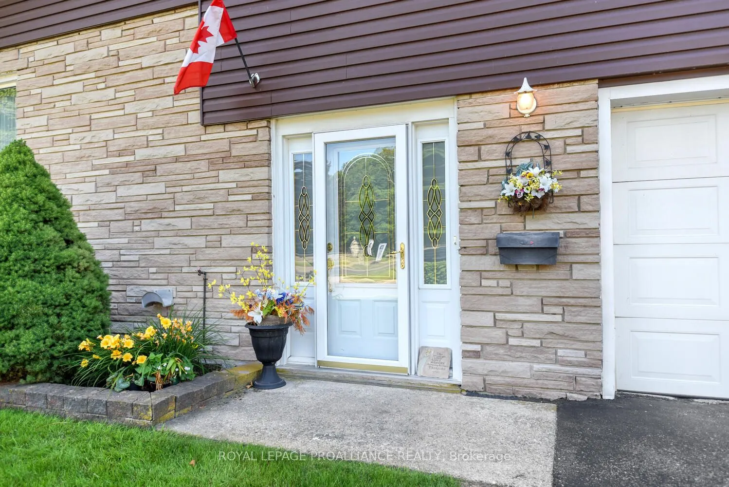 2 Woodlawn Place
