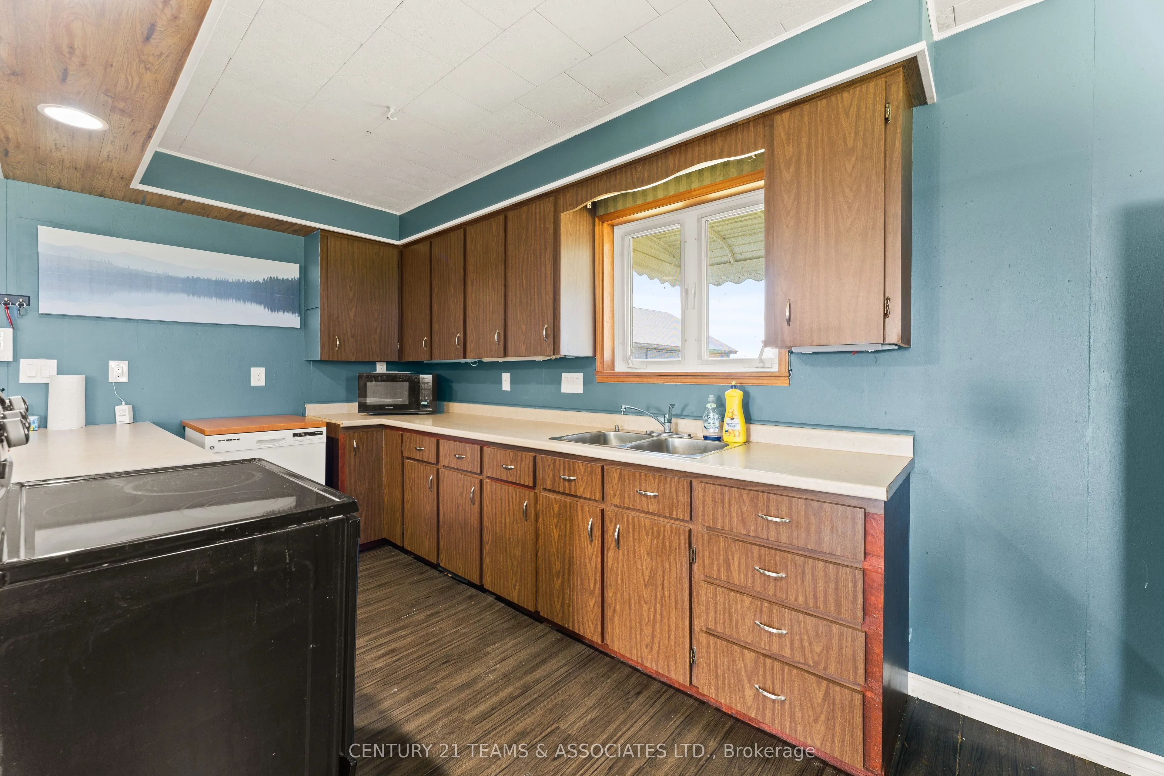 5845 Lakeshore Road 305