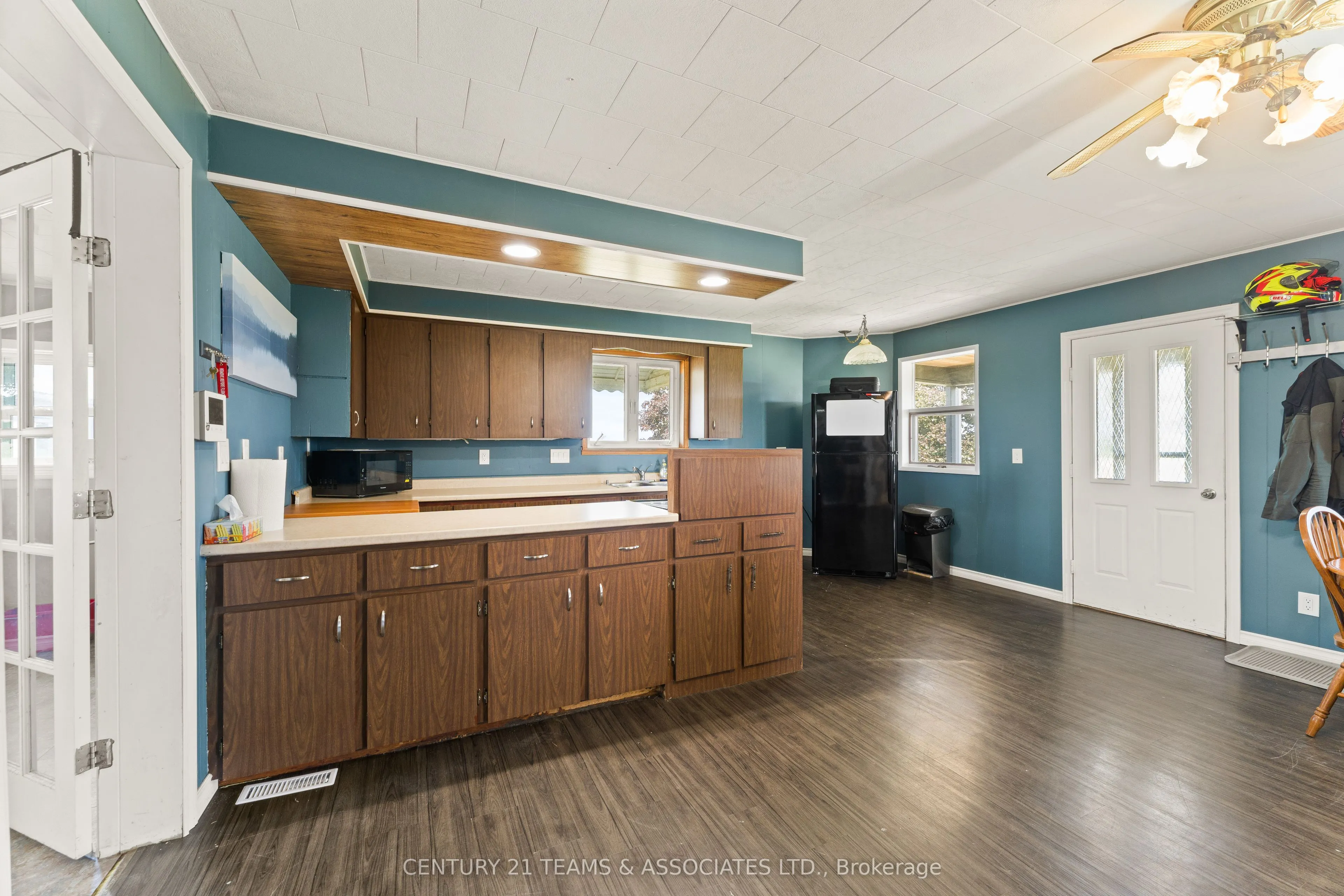 5845 Lakeshore Road 305