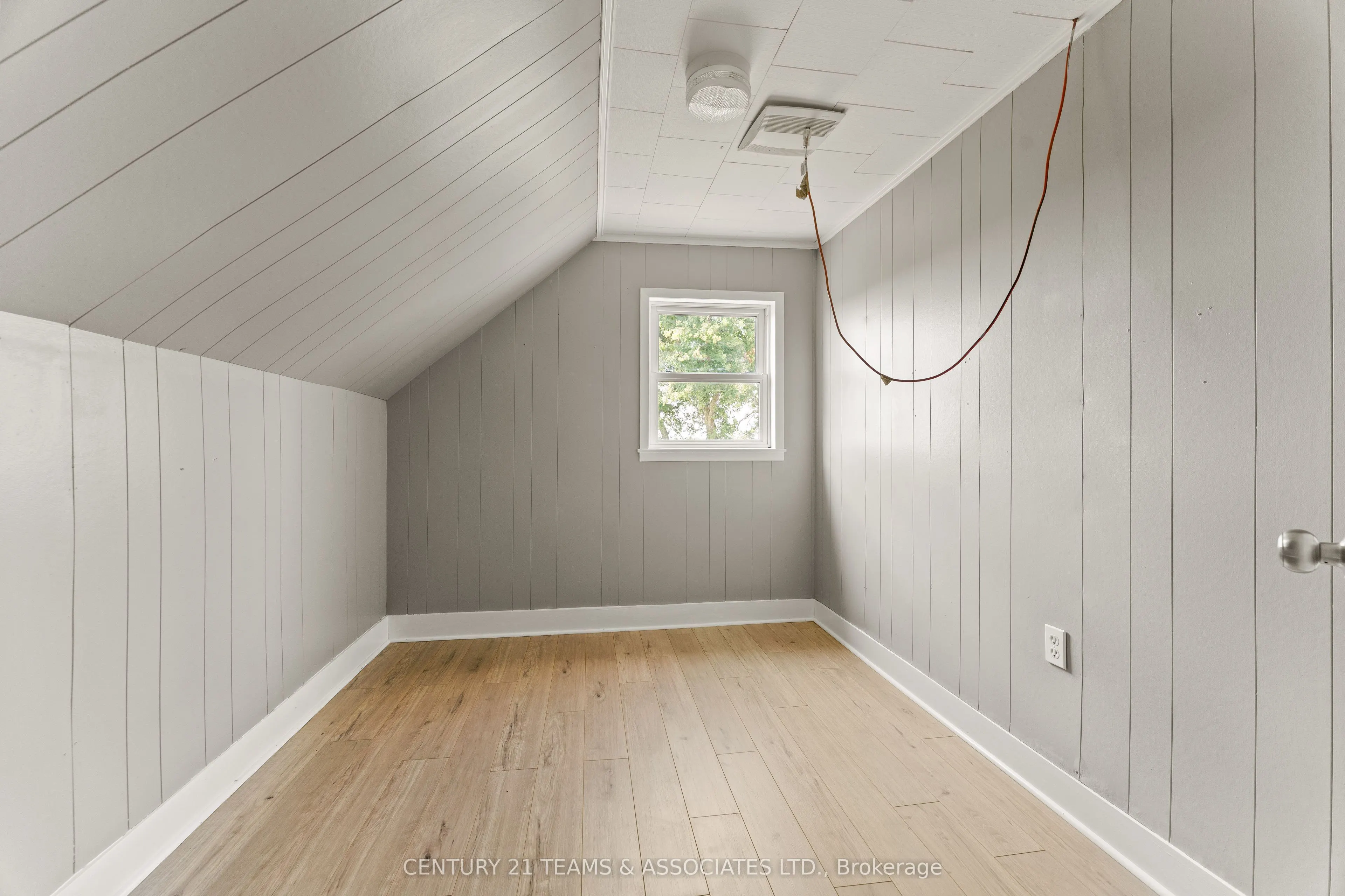 5845 Lakeshore Road 305