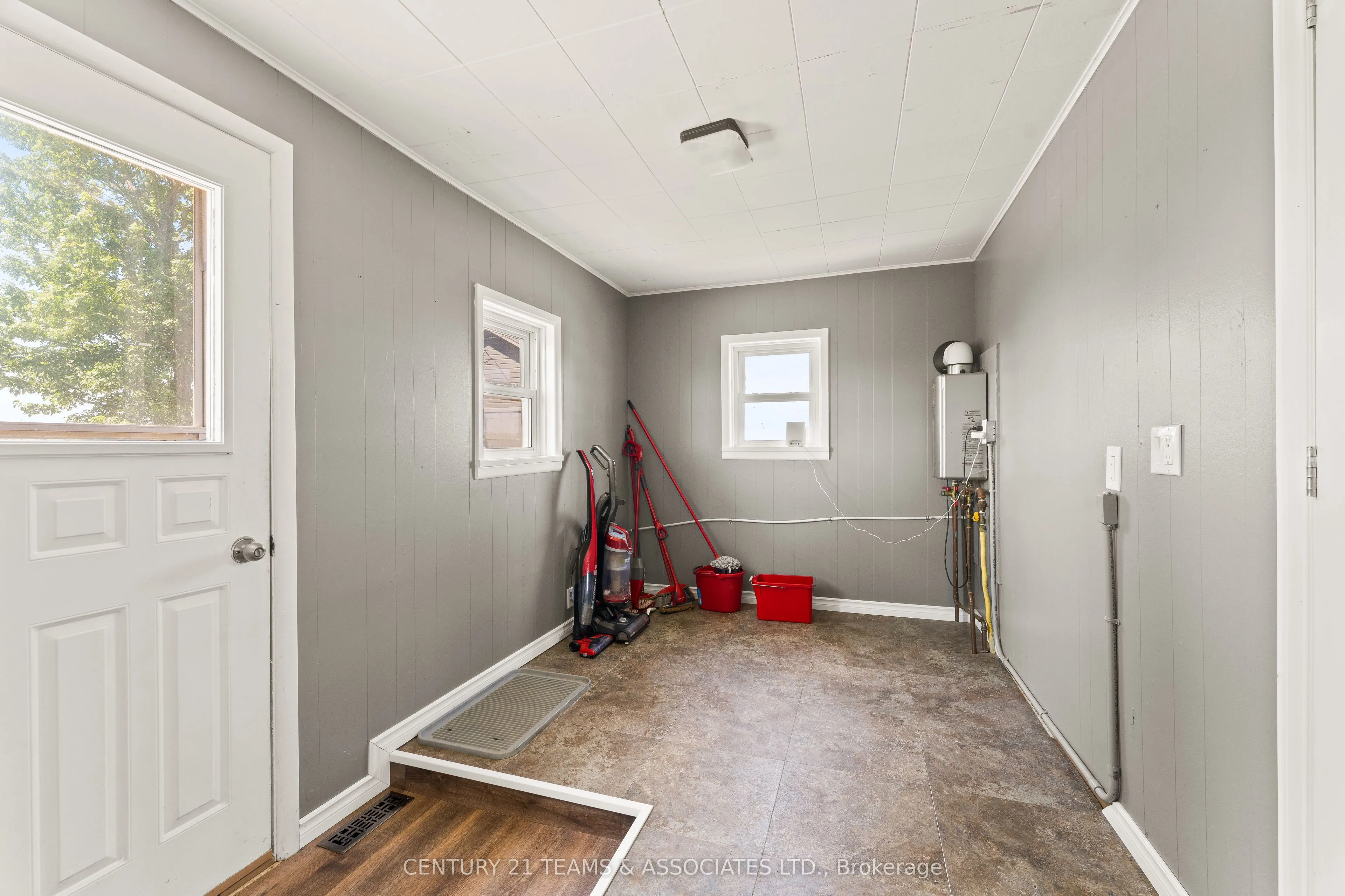 5845 Lakeshore Road 305