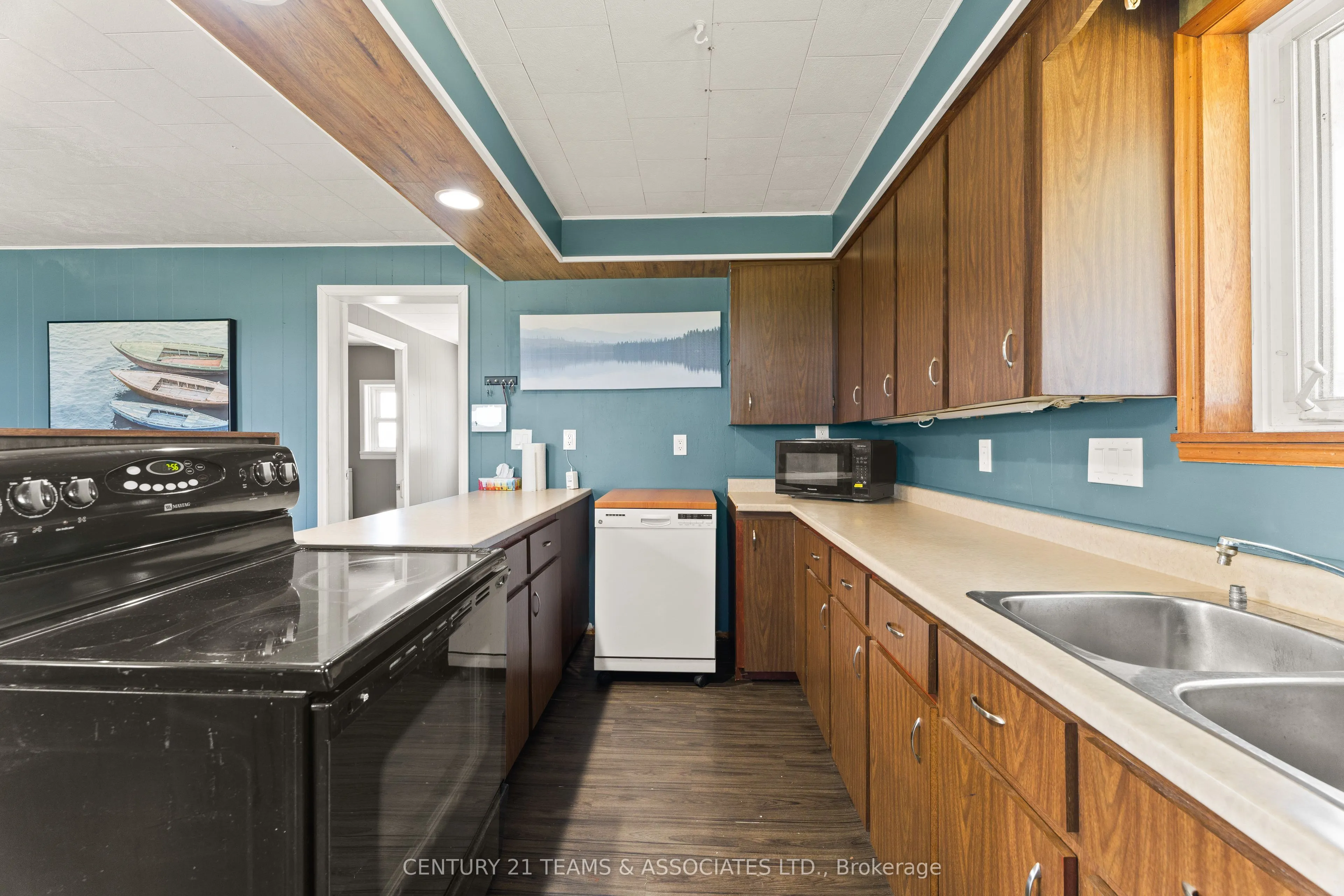 5845 Lakeshore Road 305
