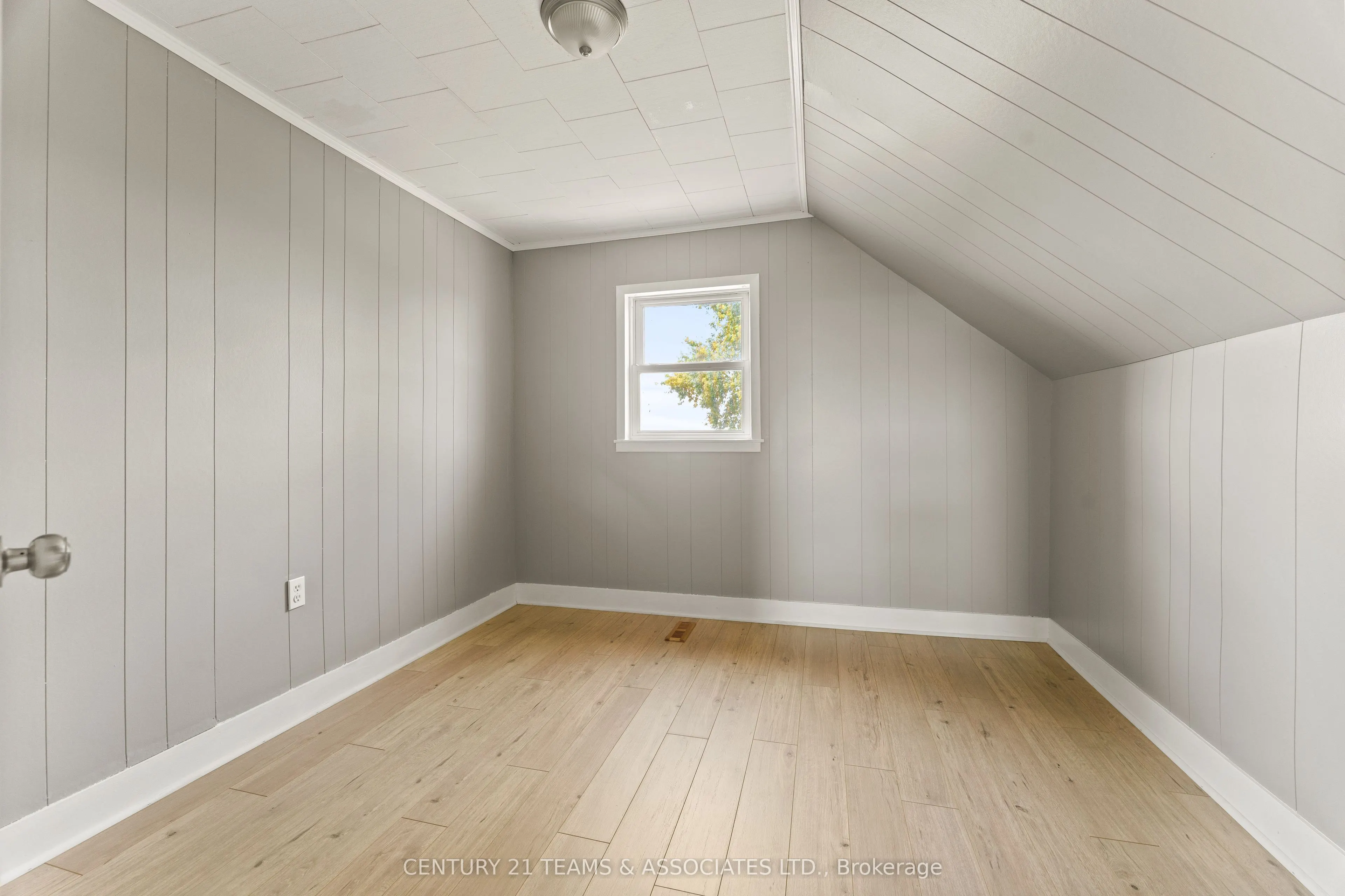 5845 Lakeshore Road 305
