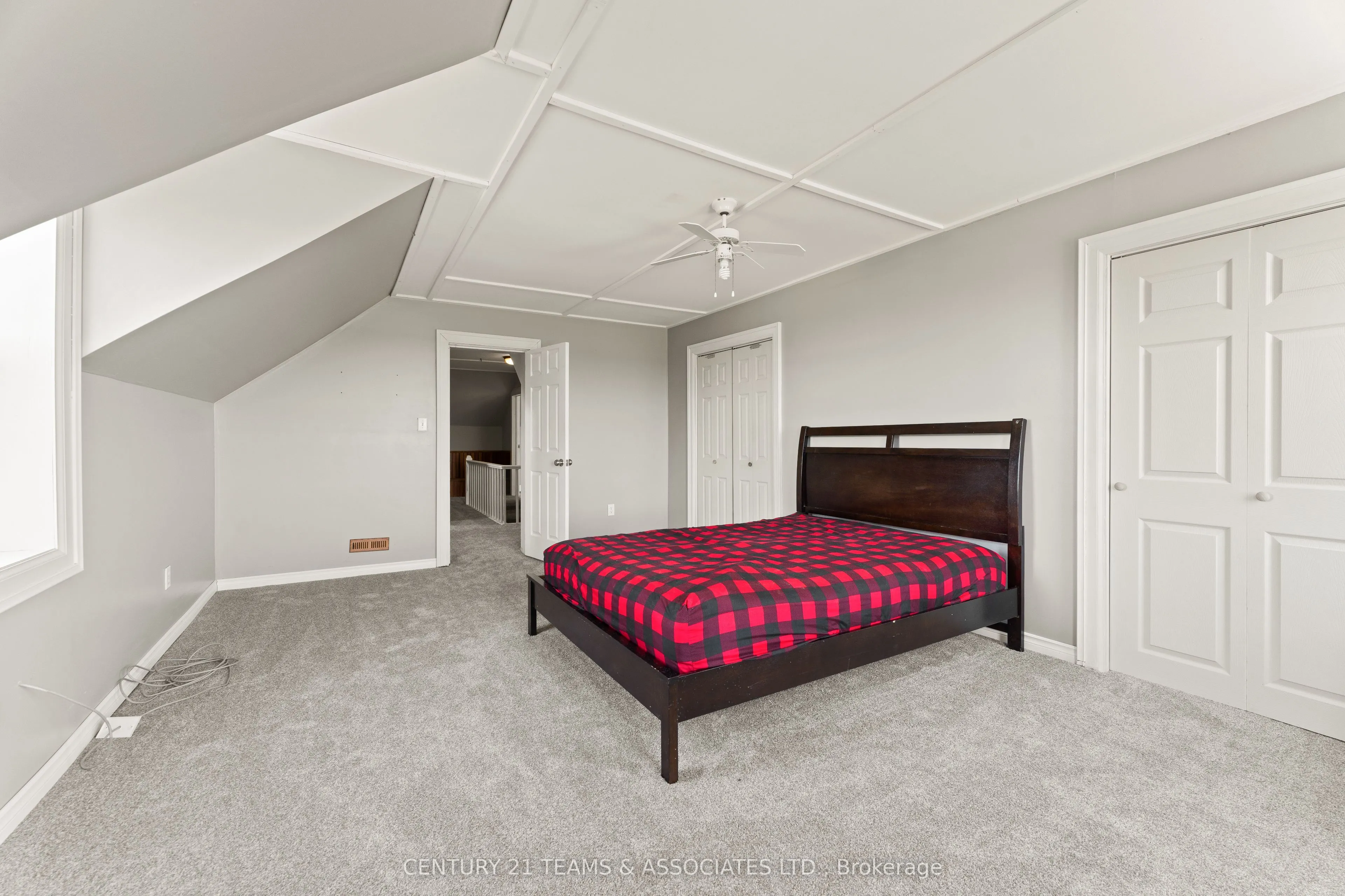 5845 Lakeshore Road 305