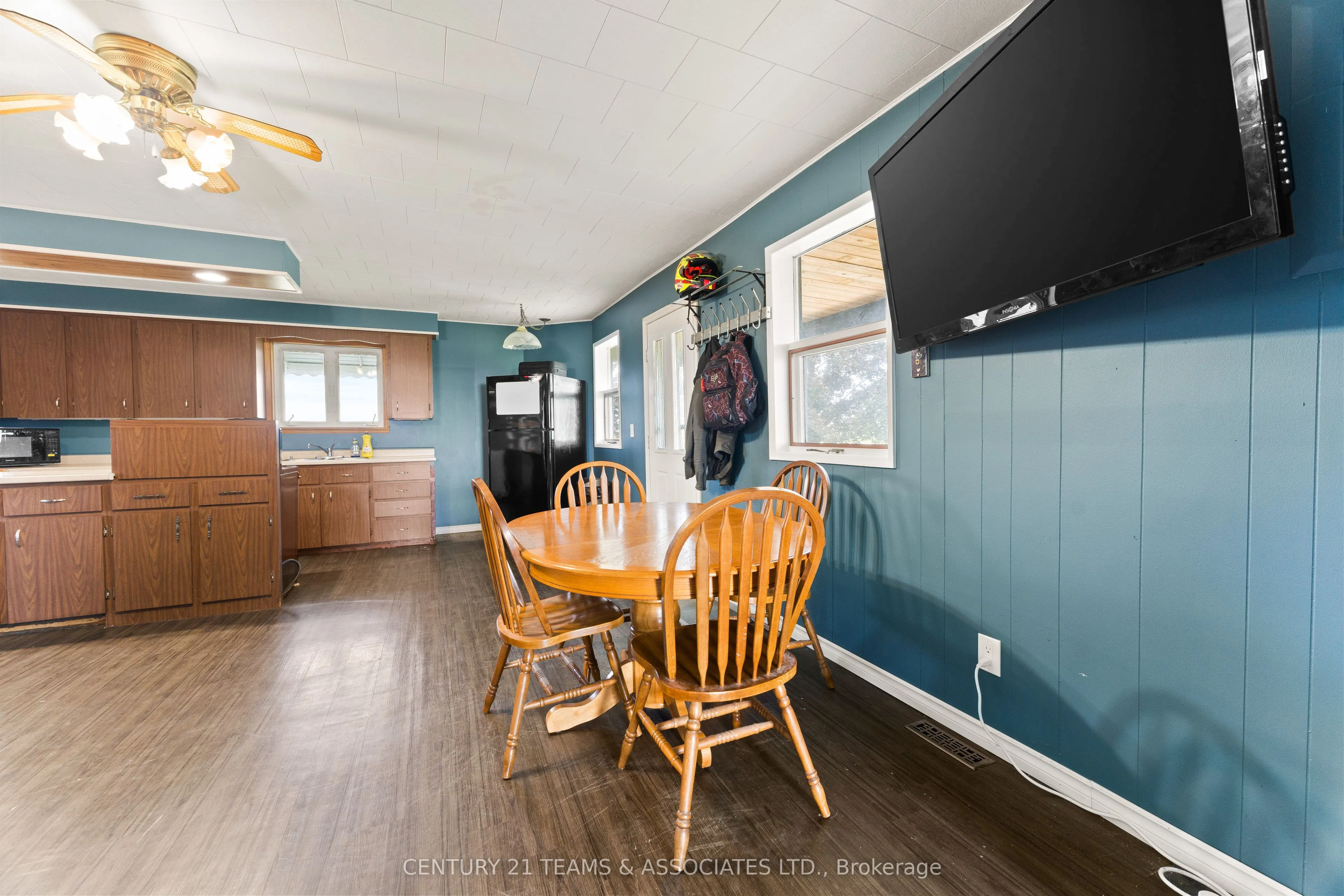 5845 Lakeshore Road 305