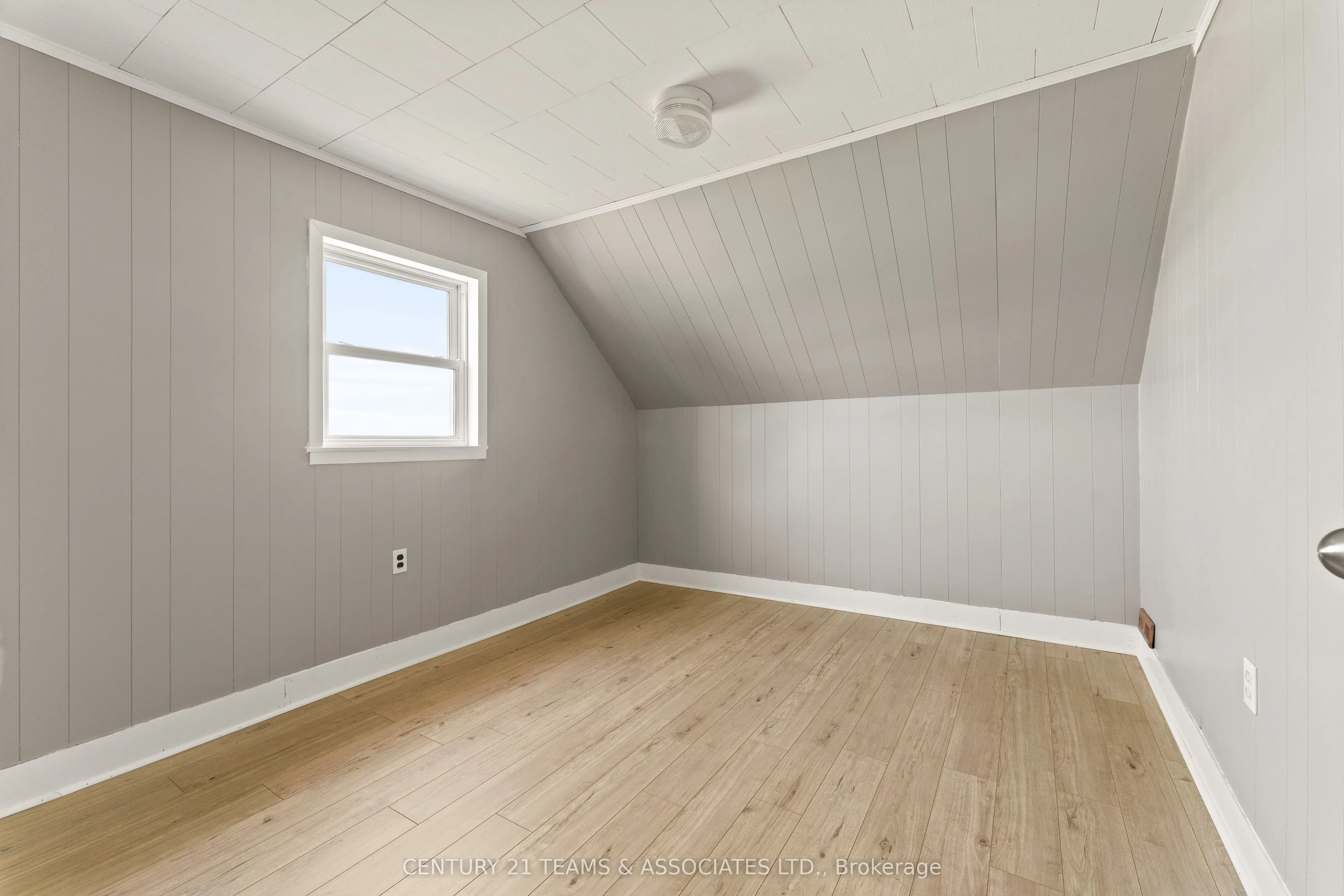 5845 Lakeshore Road 305