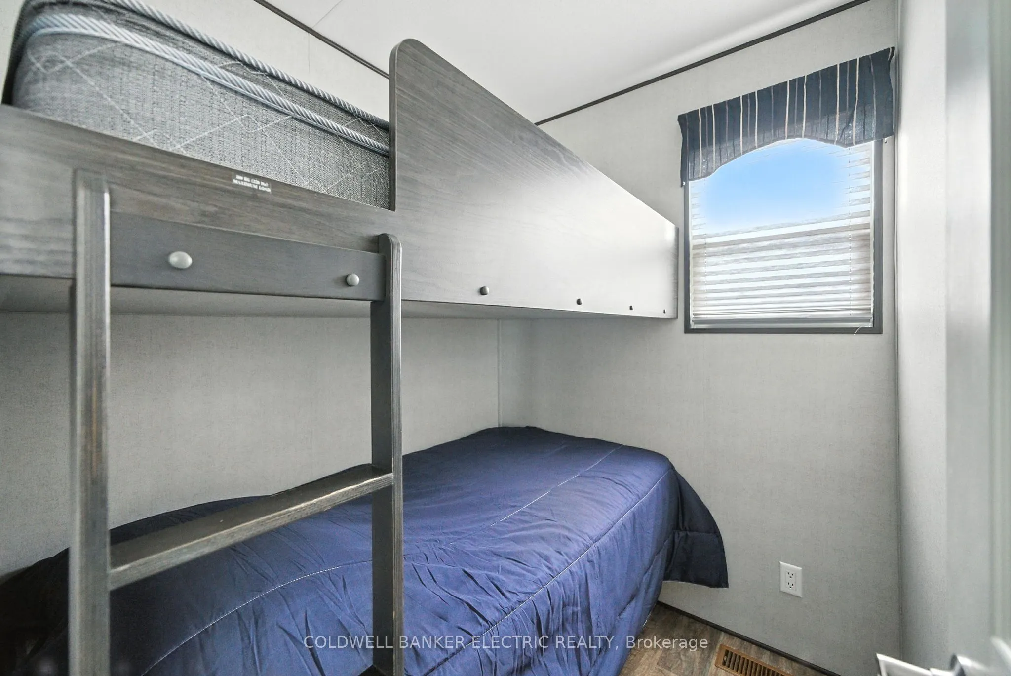 1235 Villiers Line, #40 StAnd