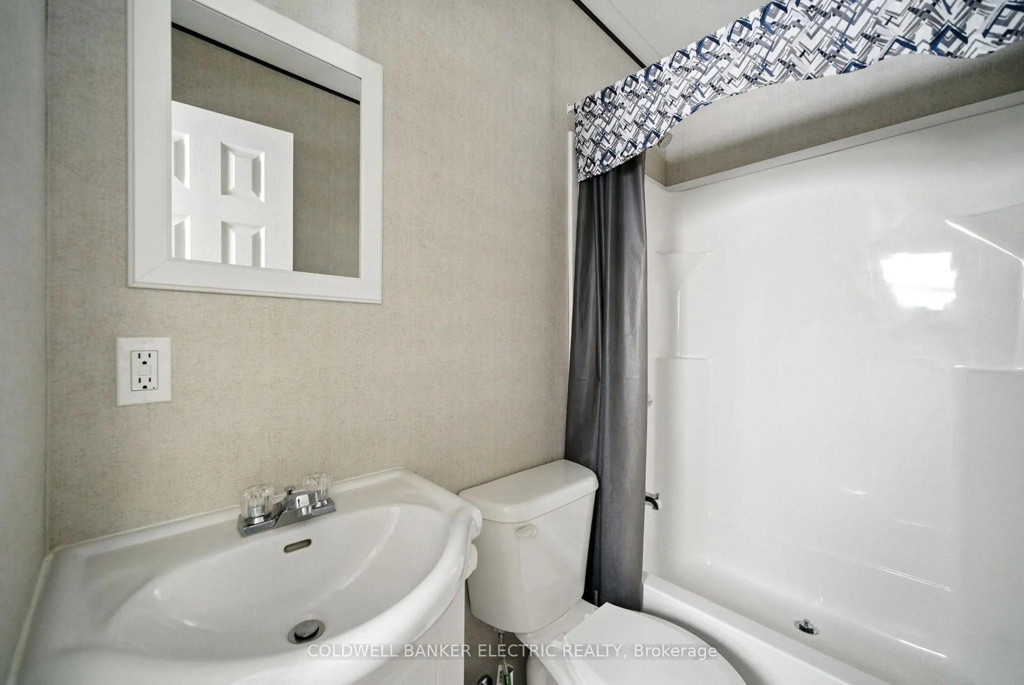 1235 Villiers Line, #40 StAnd