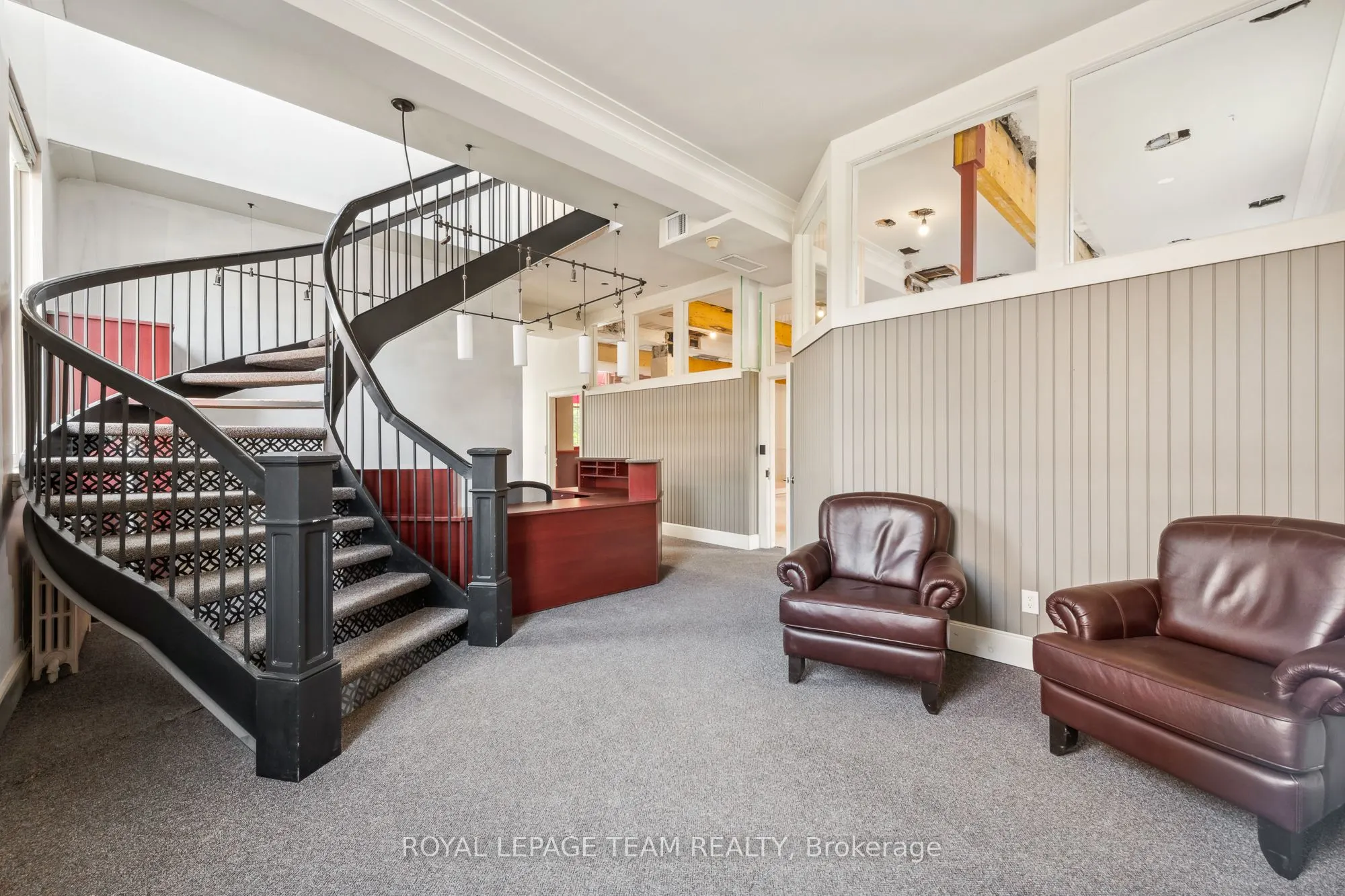 81 GORE Street E