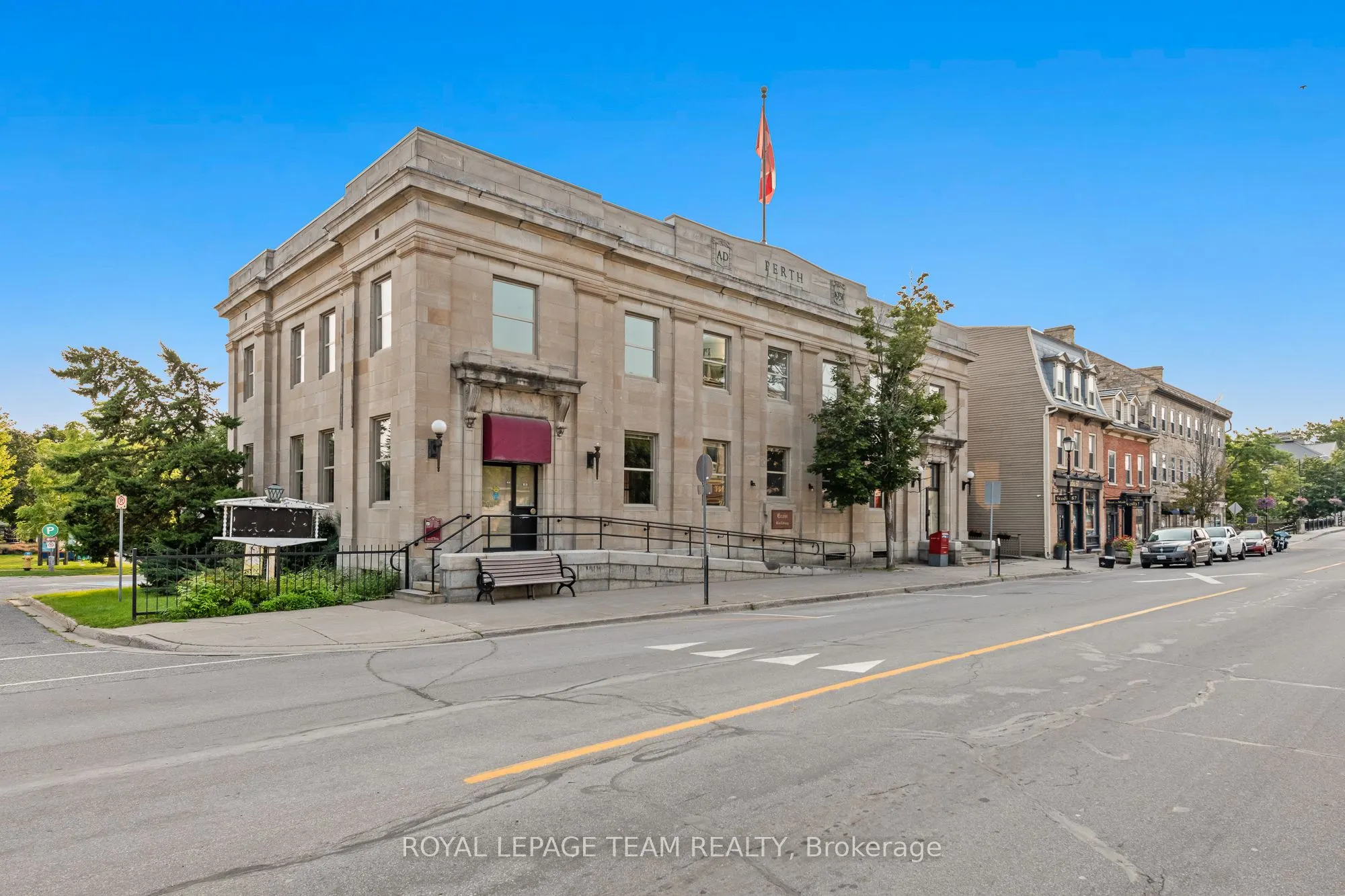 81 GORE Street E